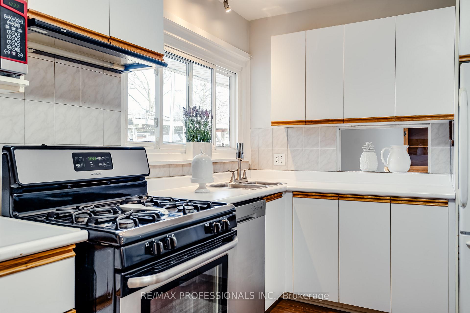 Photo 15 of 84 Foxbar Road N, Burlington, Appleby — HOMEH