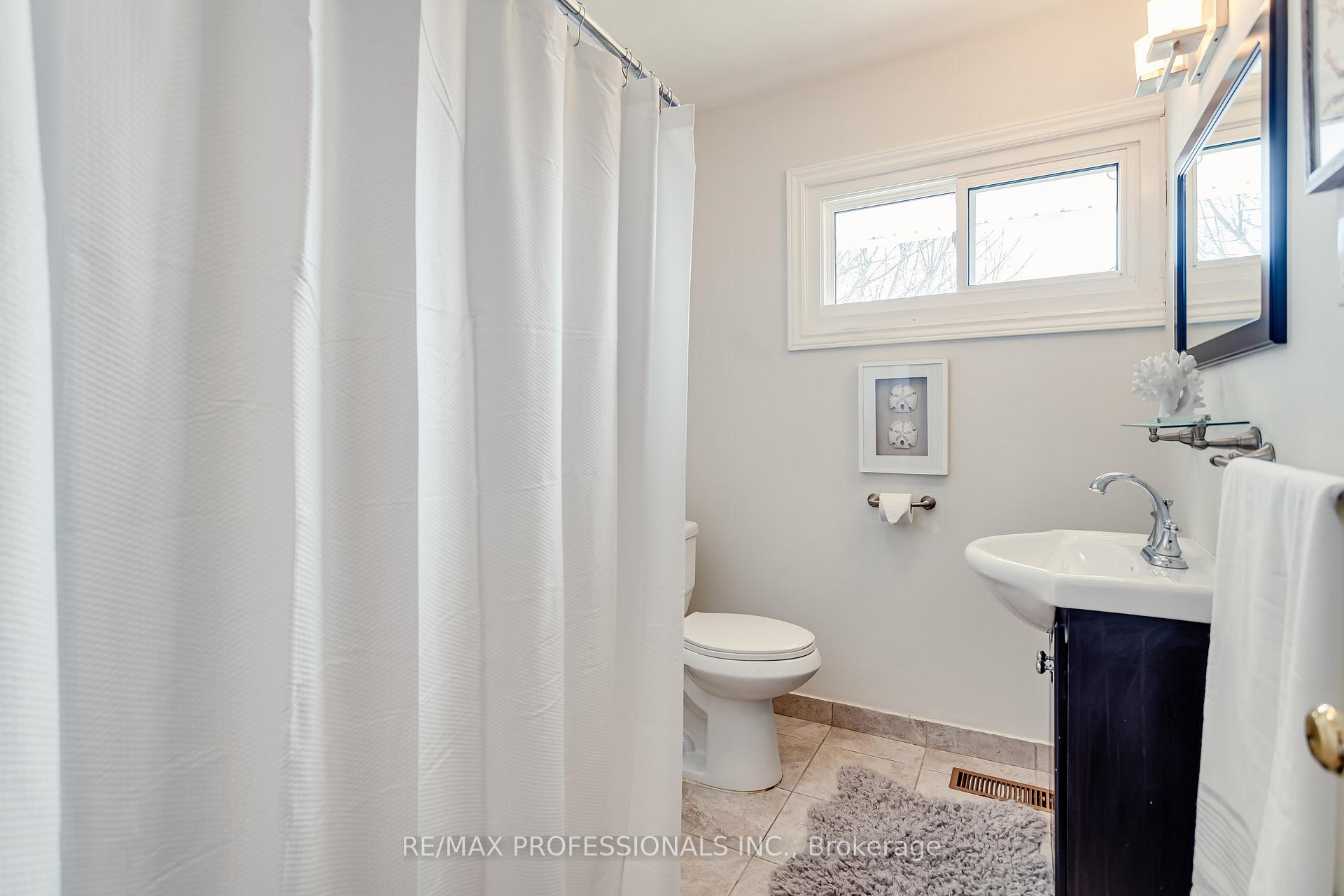 Photo 25 of 84 Foxbar Road N, Burlington, Appleby — HOMEH