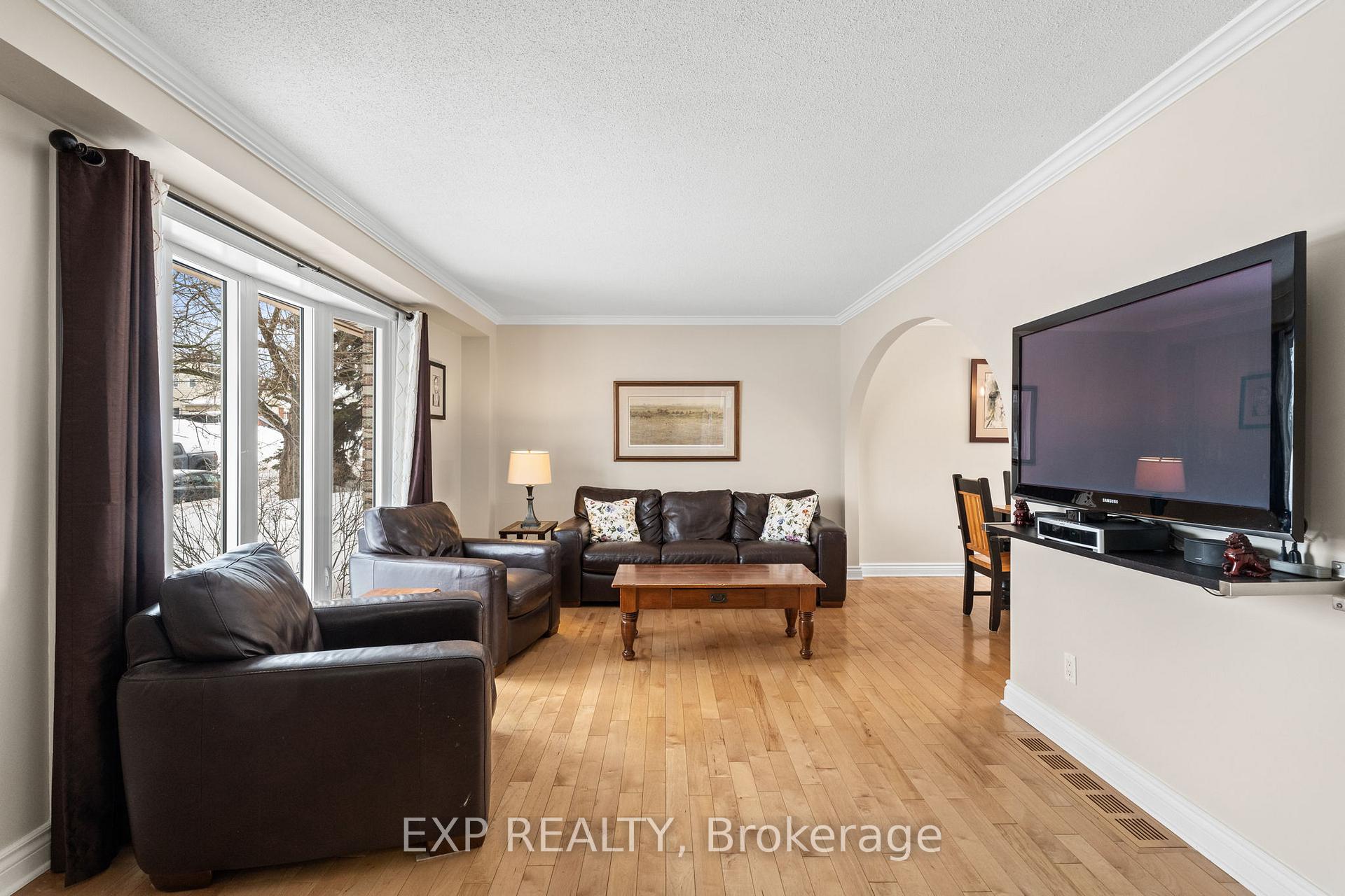 Photo 5 of 111 Larkin Drive, Ottawa, Barrhaven - Pheasant Run — HOMEH