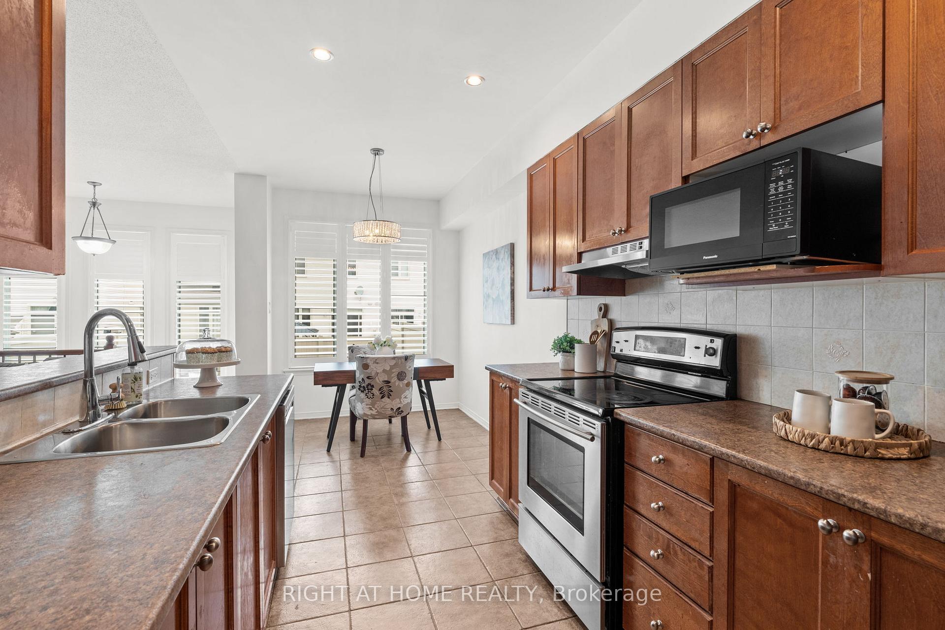Photo 13 of 206 Calaveras Avenue, Ottawa, Barrhaven - Longfields — HOMEH