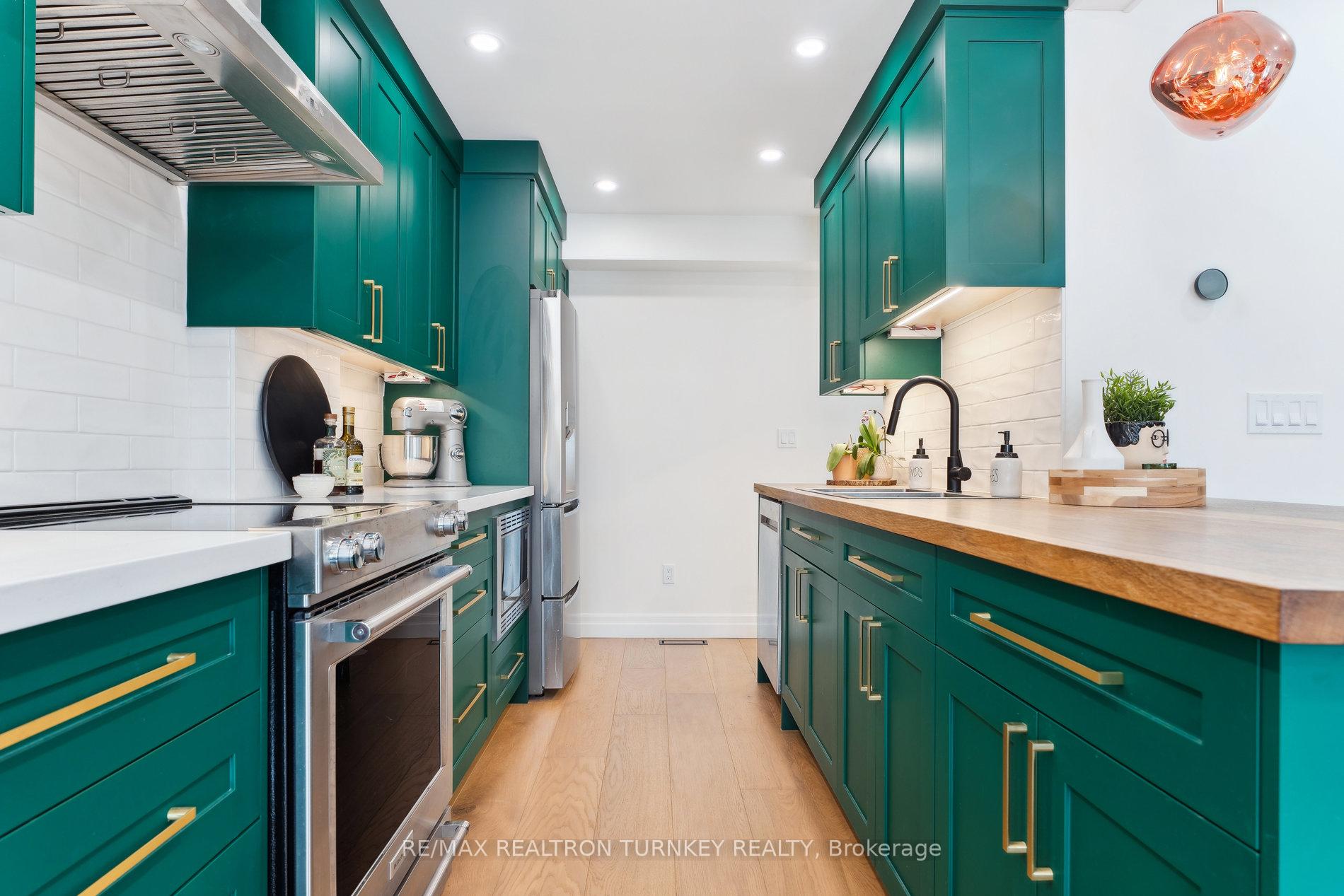 Photo 12 of 16 Mowat Crescent, Barrie, Letitia Heights — HOMEH
