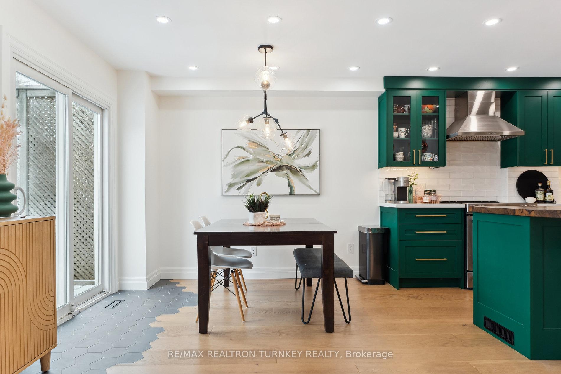 Photo 18 of 16 Mowat Crescent, Barrie, Letitia Heights — HOMEH