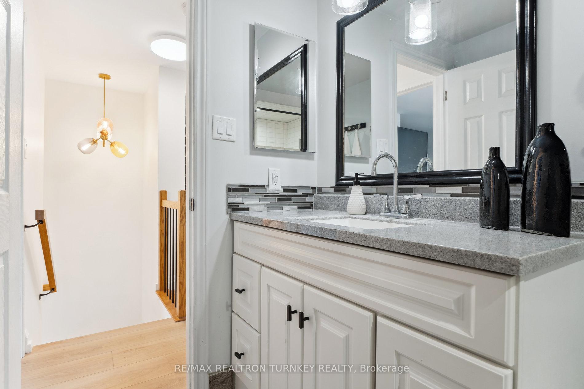 Photo 24 of 16 Mowat Crescent, Barrie, Letitia Heights — HOMEH