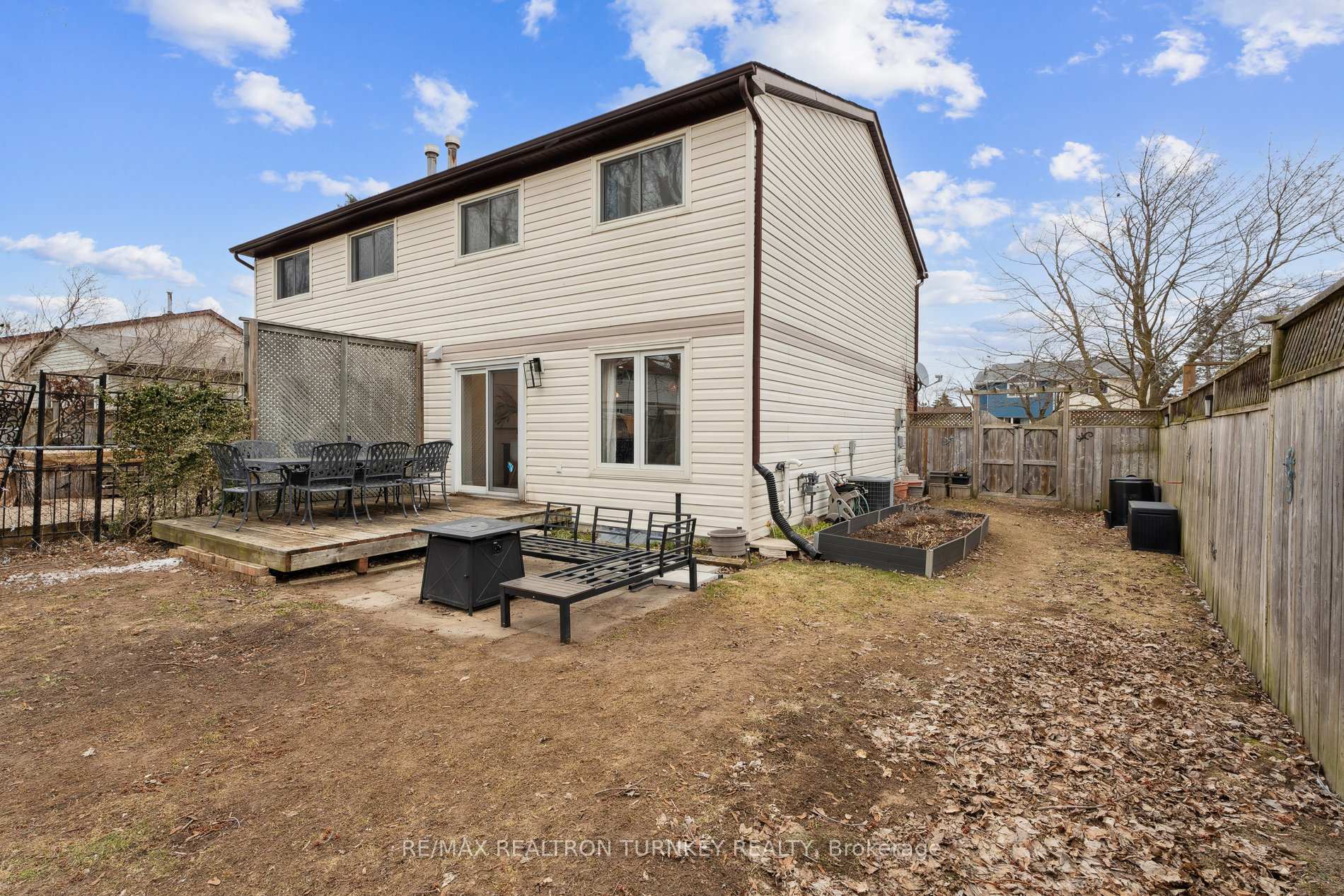 Photo 33 of 16 Mowat Crescent, Barrie, Letitia Heights — HOMEH