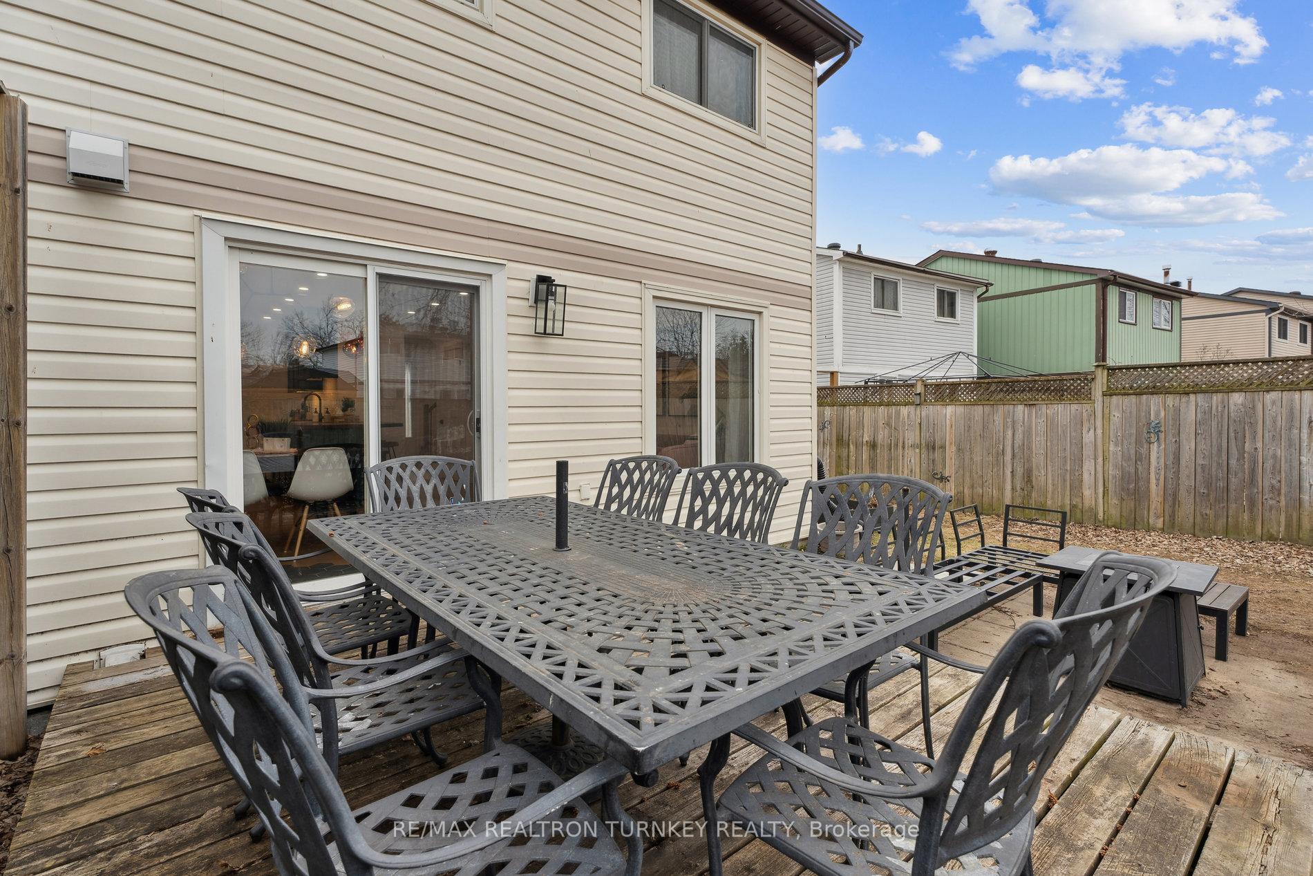 Photo 34 of 16 Mowat Crescent, Barrie, Letitia Heights — HOMEH