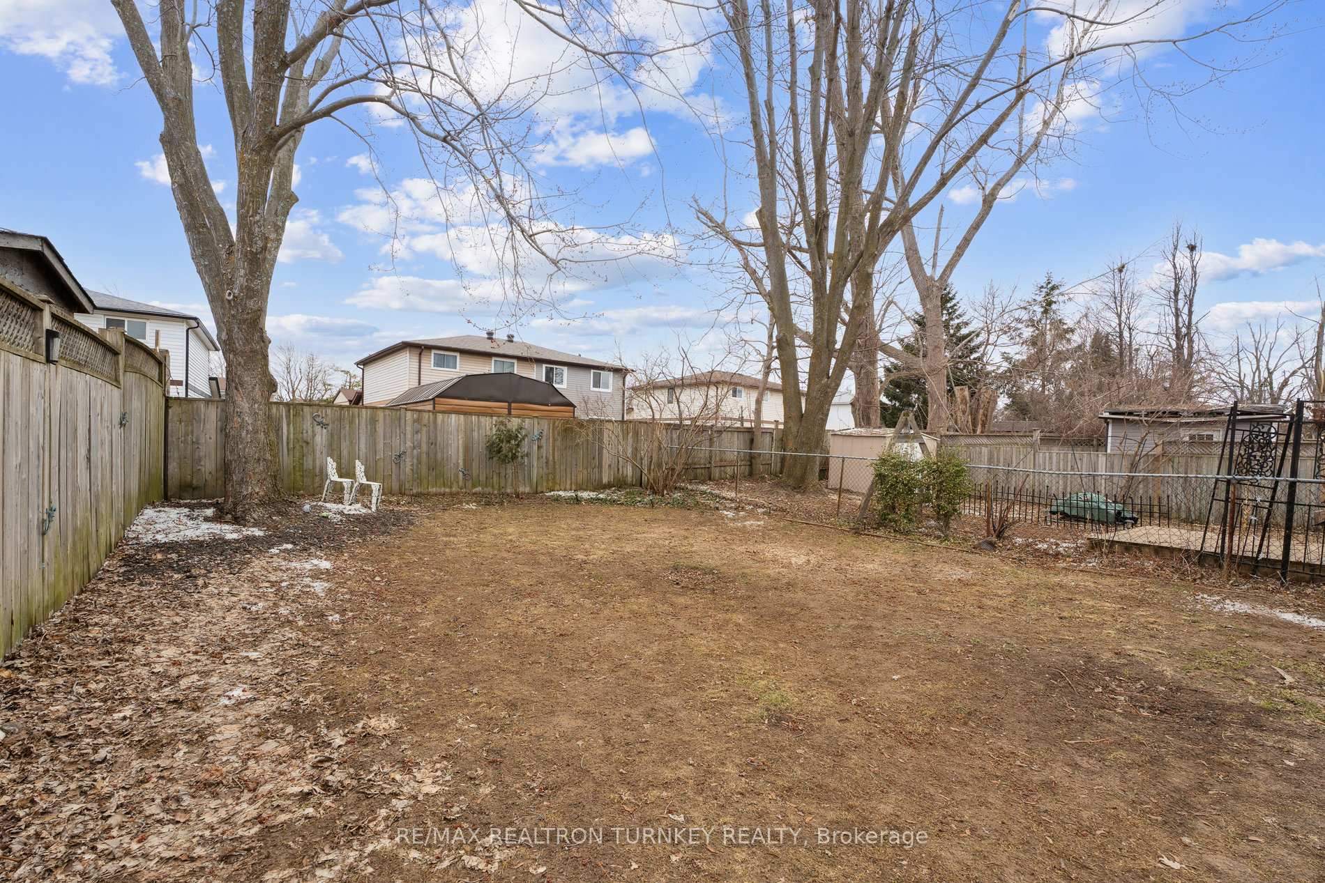 Photo 35 of 16 Mowat Crescent, Barrie, Letitia Heights — HOMEH