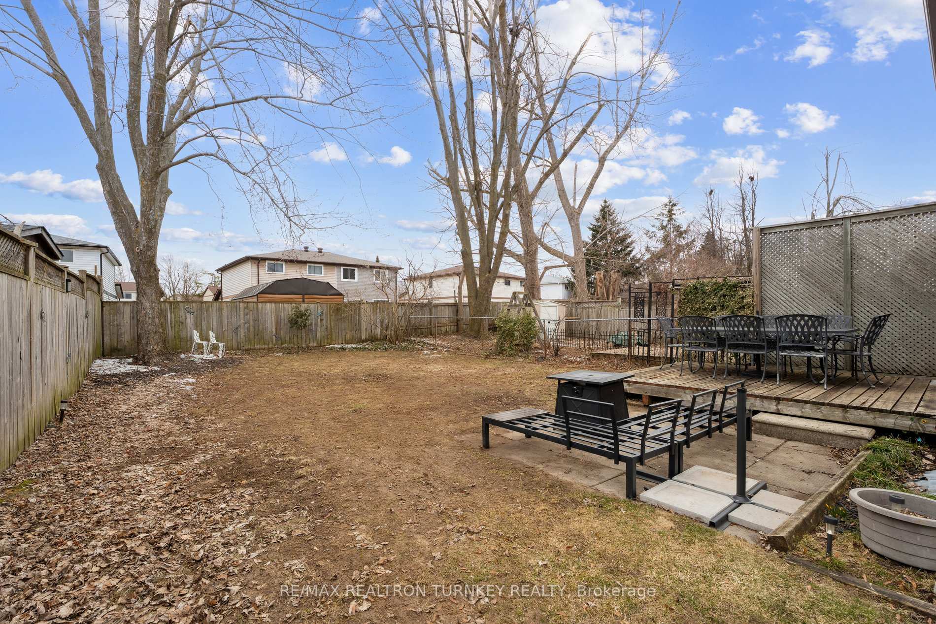 Photo 37 of 16 Mowat Crescent, Barrie, Letitia Heights — HOMEH