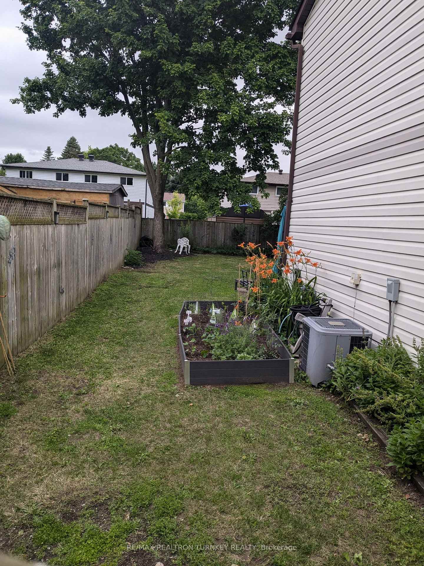 Photo 38 of 16 Mowat Crescent, Barrie, Letitia Heights — HOMEH
