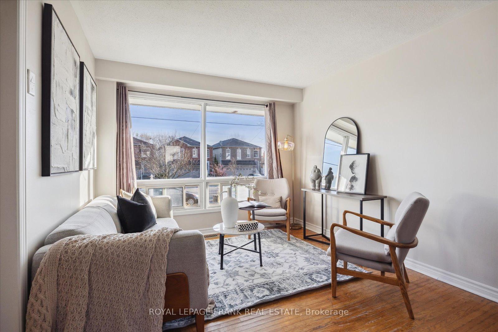 Photo 5 of 348 Pine Avenue, Oshawa, Vanier — HOMEH
