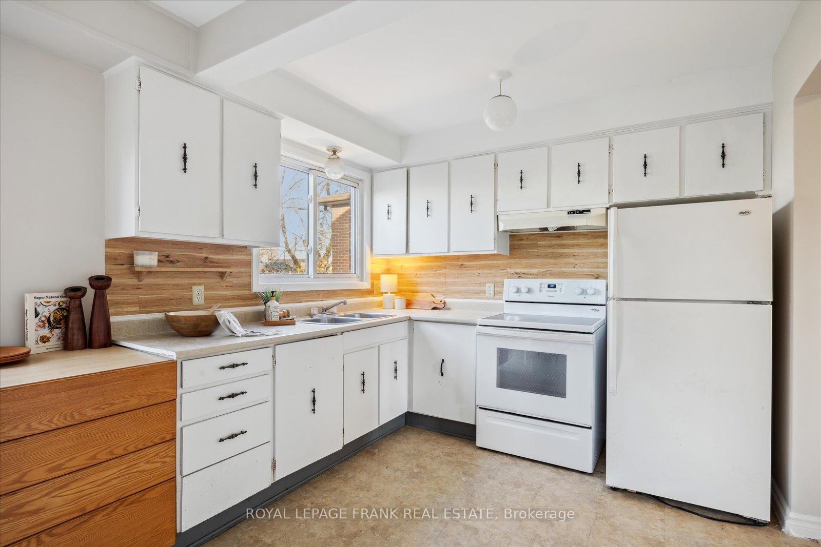 Photo 12 of 348 Pine Avenue, Oshawa, Vanier — HOMEH