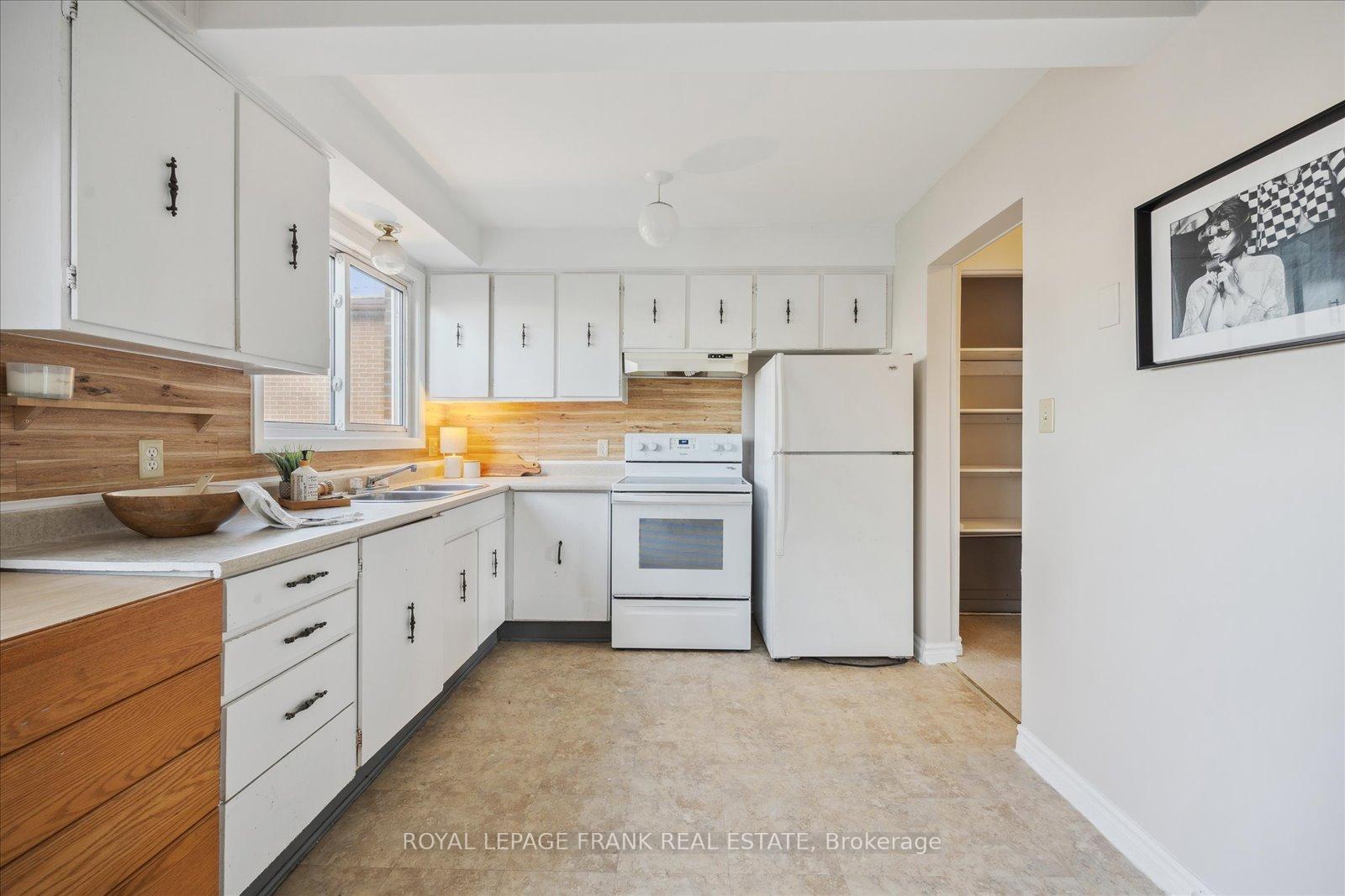 Photo 13 of 348 Pine Avenue, Oshawa, Vanier — HOMEH