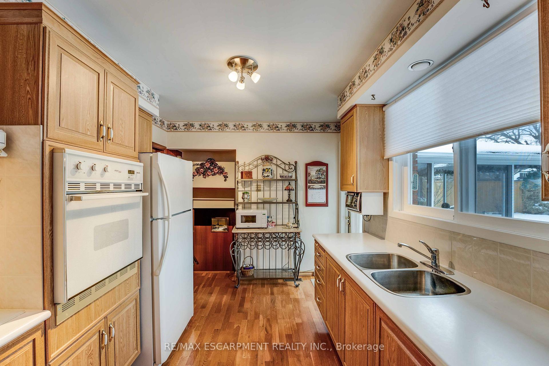 Photo 10 of 251 Tottenham Road, Burlington, Appleby — HOMEH