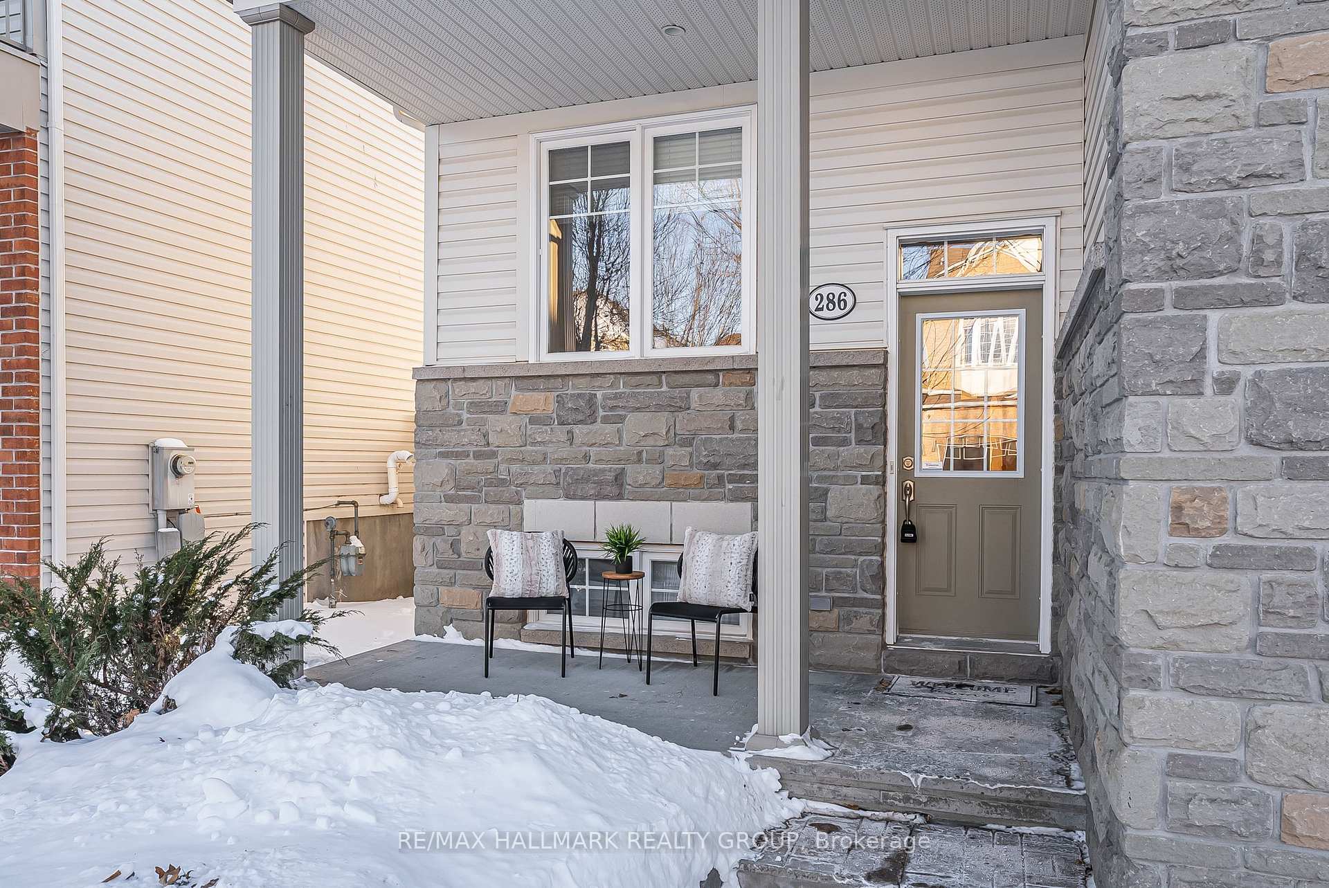 Photo 2 of 286 Harthill Way W, Ottawa, Barrhaven - Heritage Park — HOMEH
