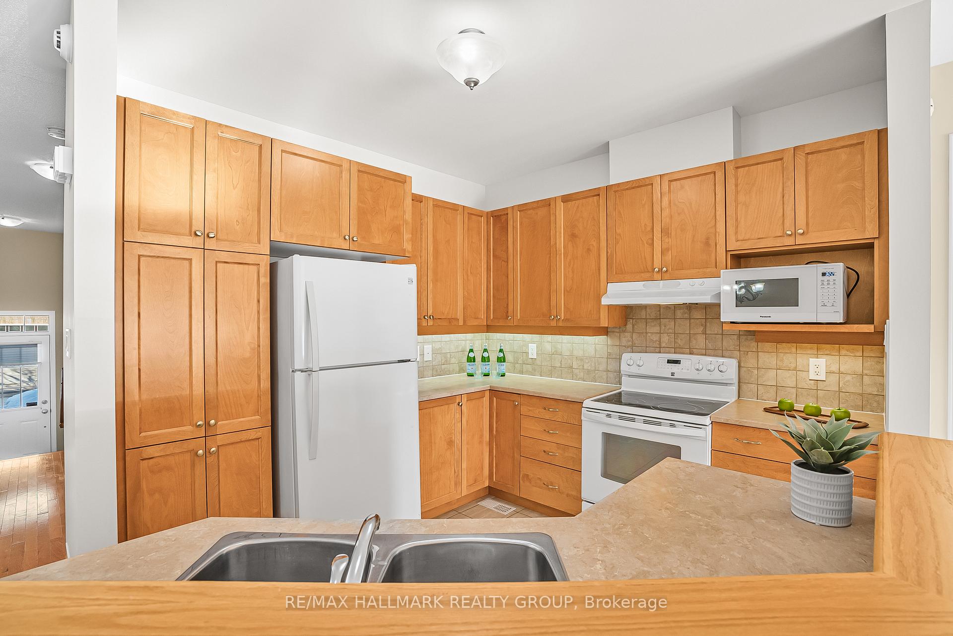 Photo 10 of 286 Harthill Way W, Ottawa, Barrhaven - Heritage Park — HOMEH