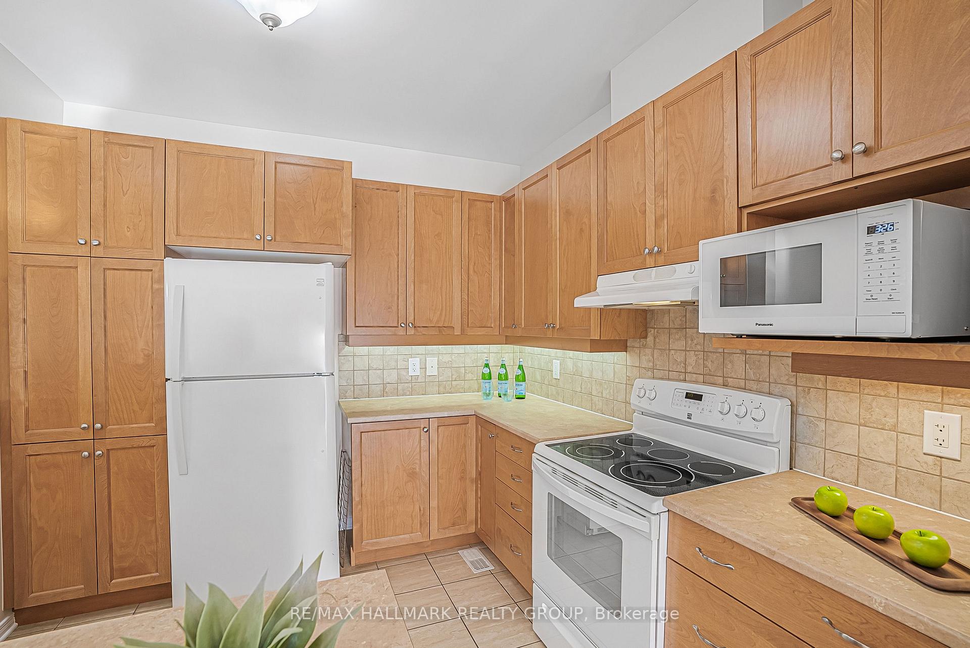 Photo 11 of 286 Harthill Way W, Ottawa, Barrhaven - Heritage Park — HOMEH