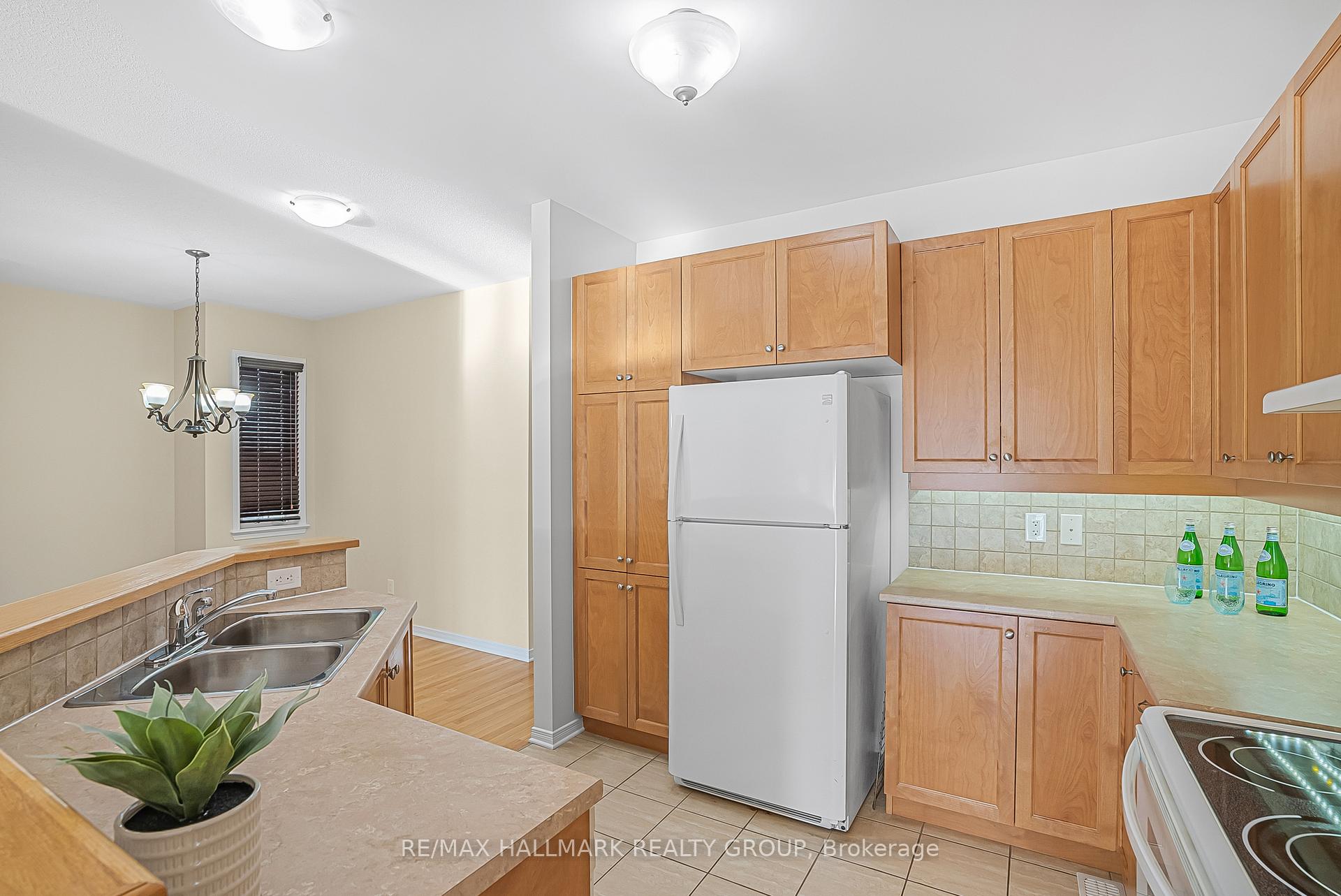 Photo 12 of 286 Harthill Way W, Ottawa, Barrhaven - Heritage Park — HOMEH