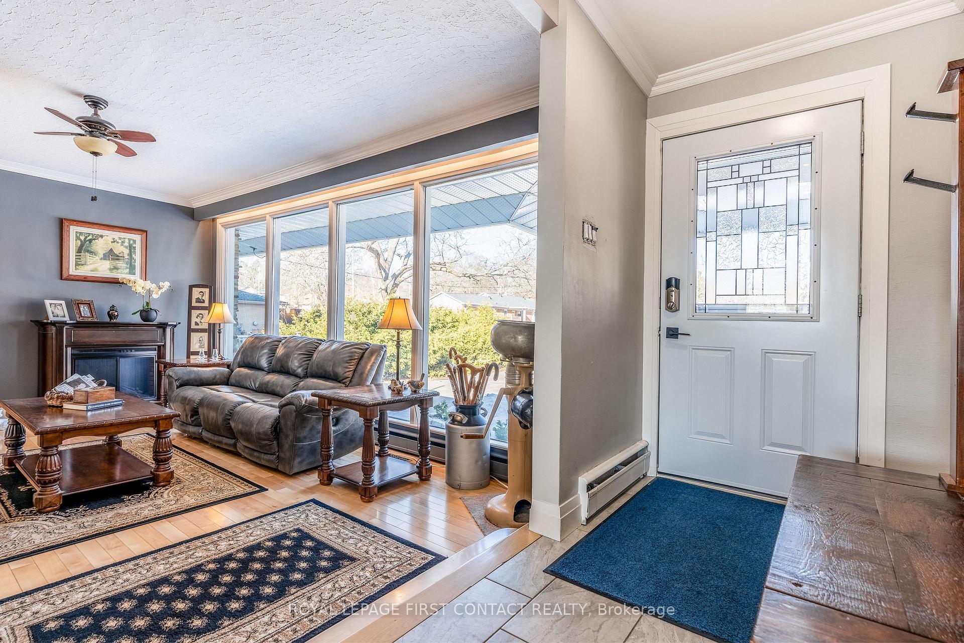 Photo 2 of 8 Brookdale Drive, Barrie, Sunnidale — HOMEH