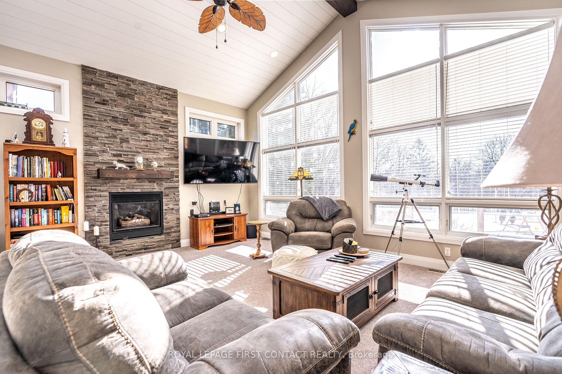 Photo 9 of 8 Brookdale Drive, Barrie, Sunnidale — HOMEH