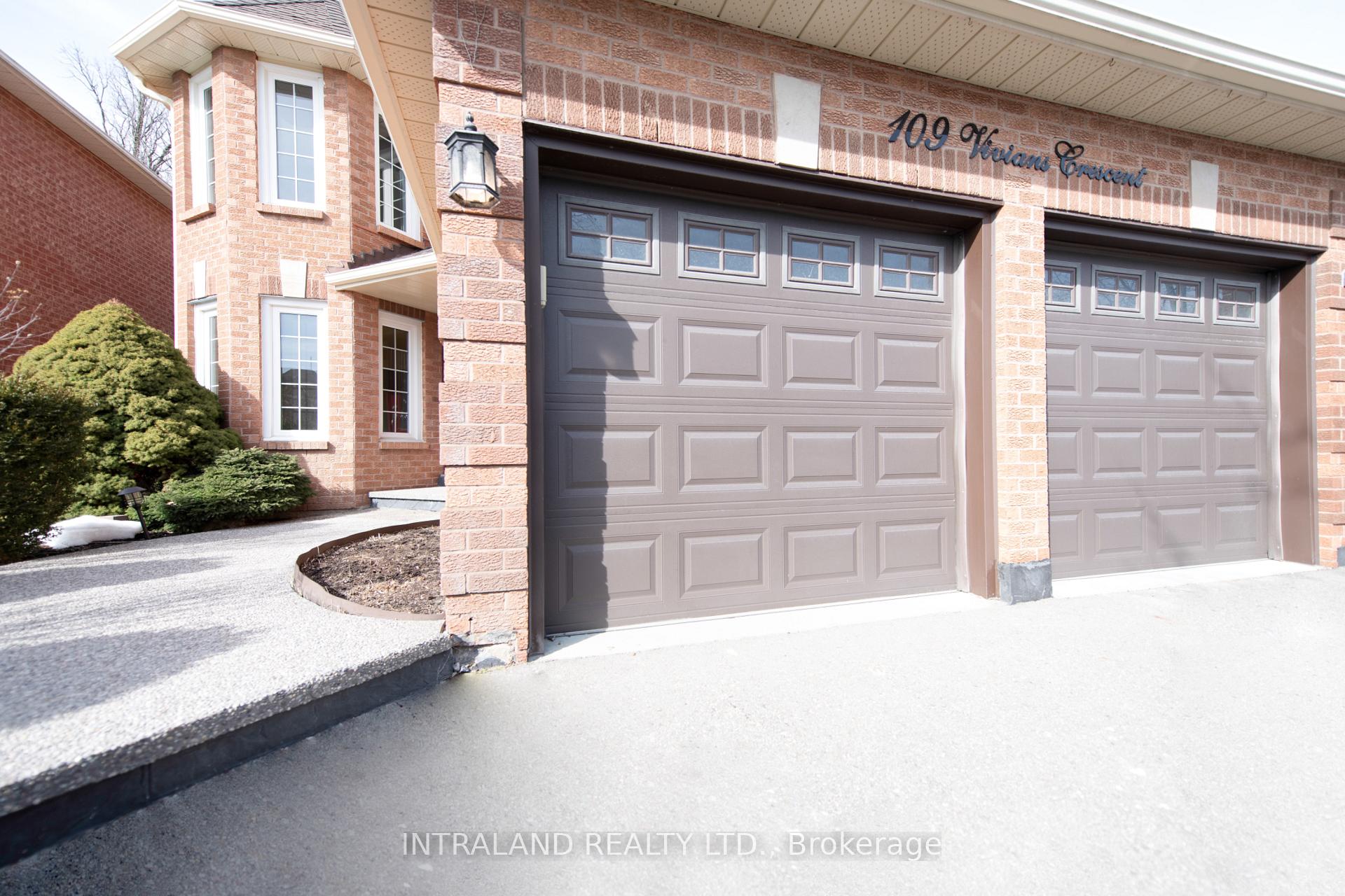 Photo 4 of 109 Vivians Crescent, Brampton, Fletcher's West — HOMEH
