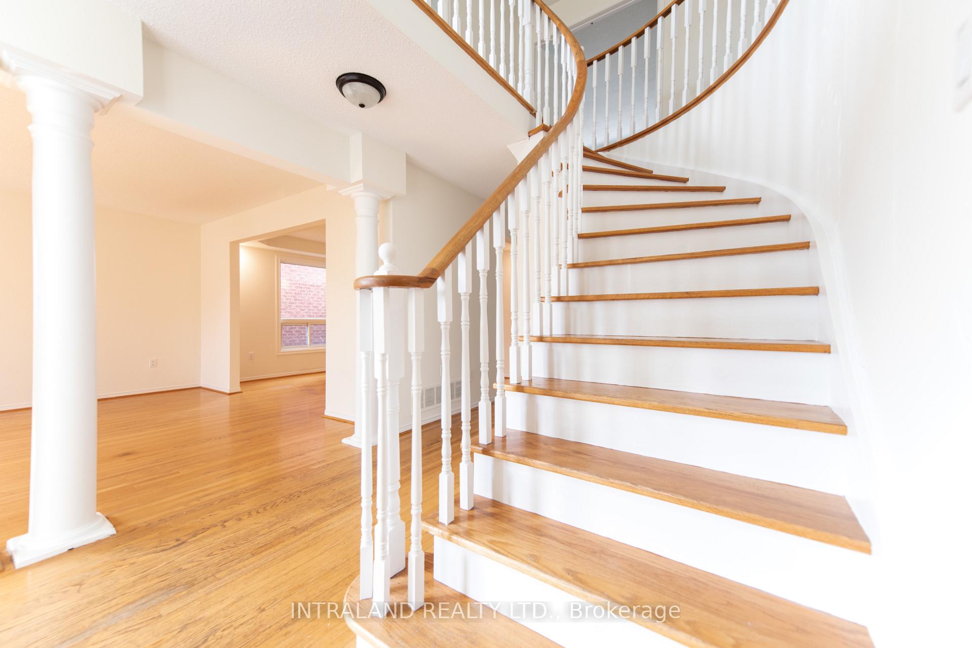 Photo 7 of 109 Vivians Crescent, Brampton, Fletcher's West — HOMEH