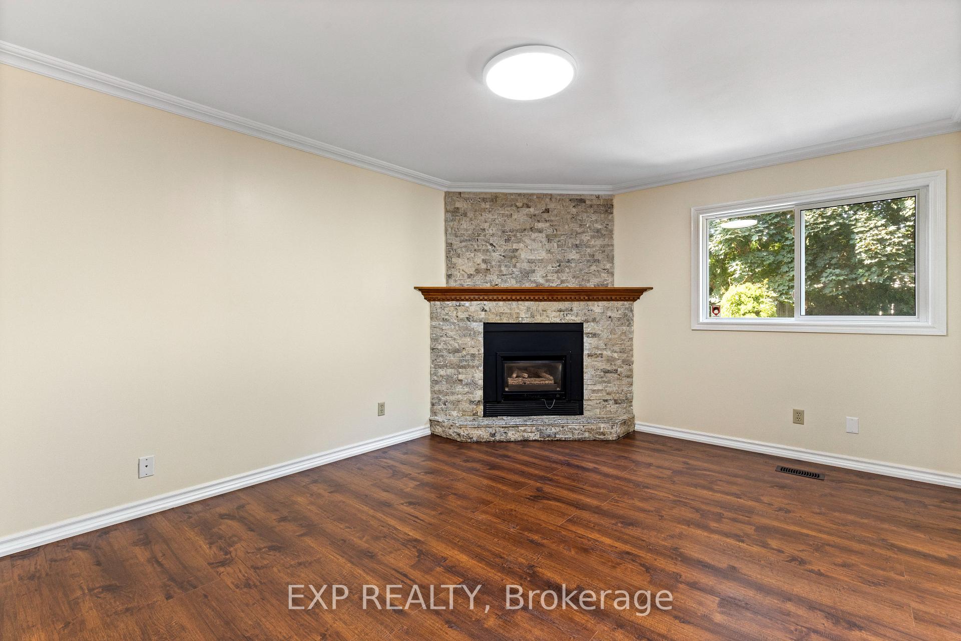 Photo 6 of 460 Grove Street E, Barrie, Grove East — HOMEH
