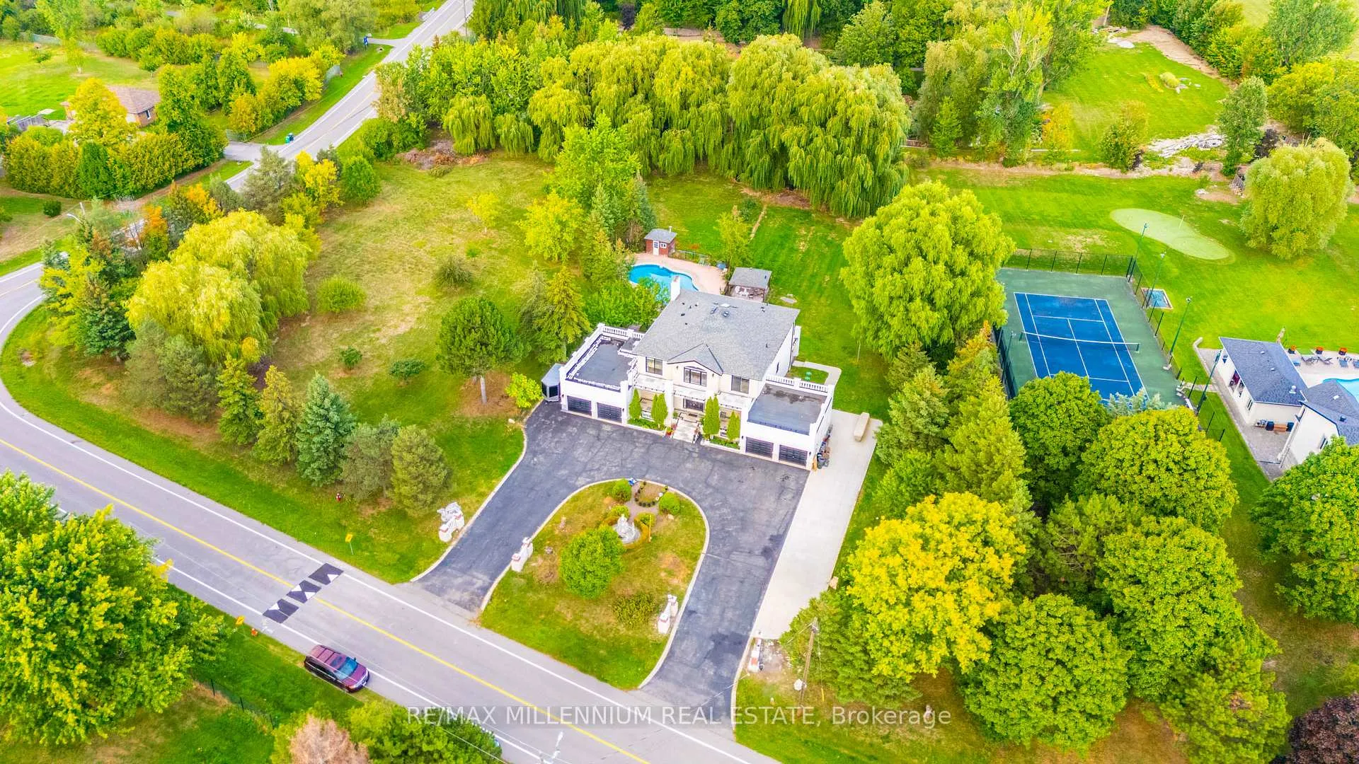 Photo 4 of 15 Julian Drive, Brampton, Bram East — HOMEH
