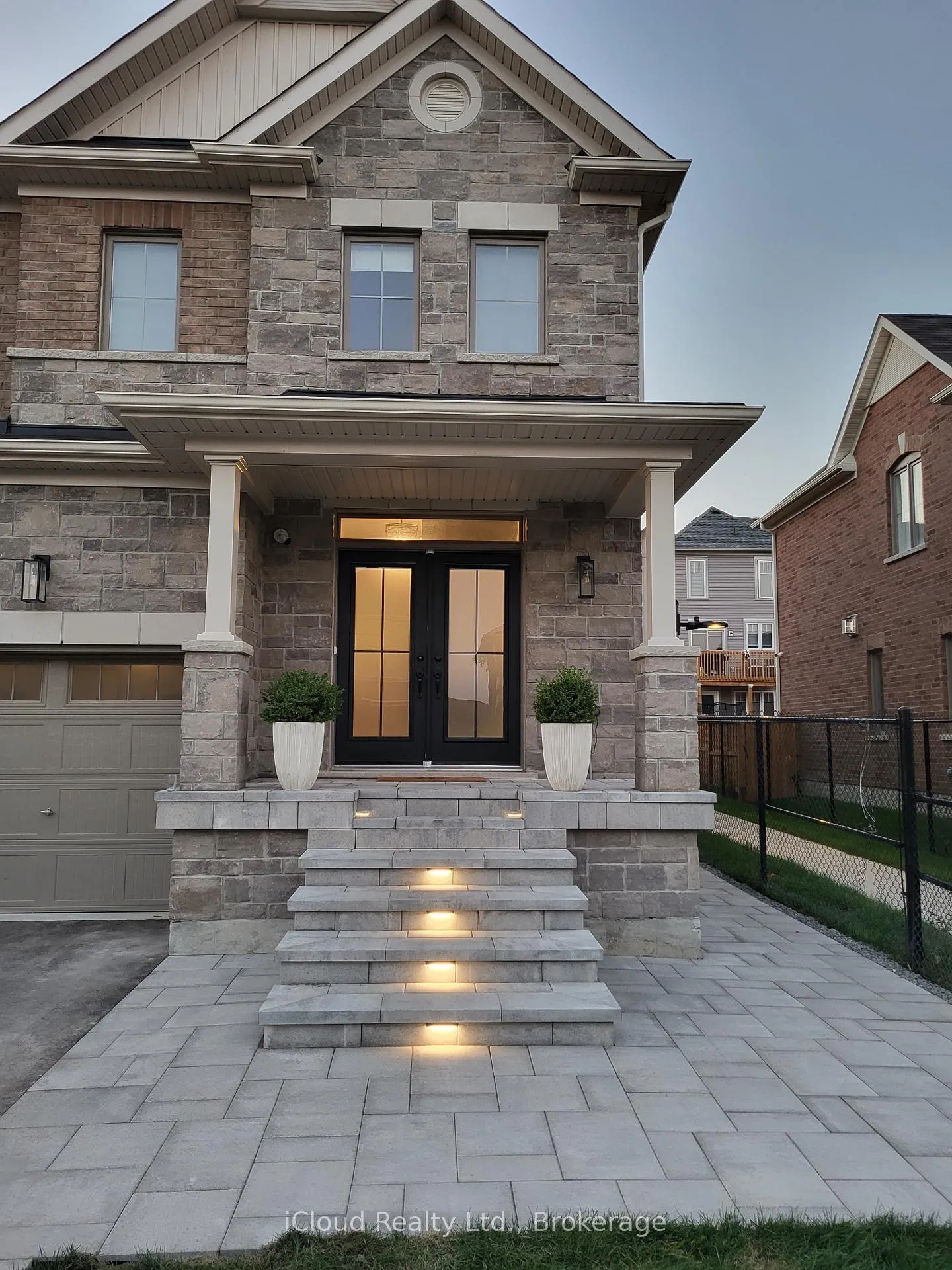 Front of 140 Courtney Street