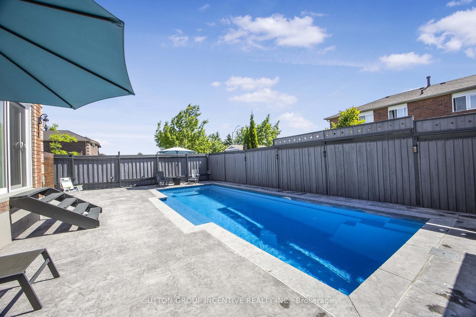 Photo 3 of 267 Johnson Street, Barrie, Georgian Drive — HOMEH