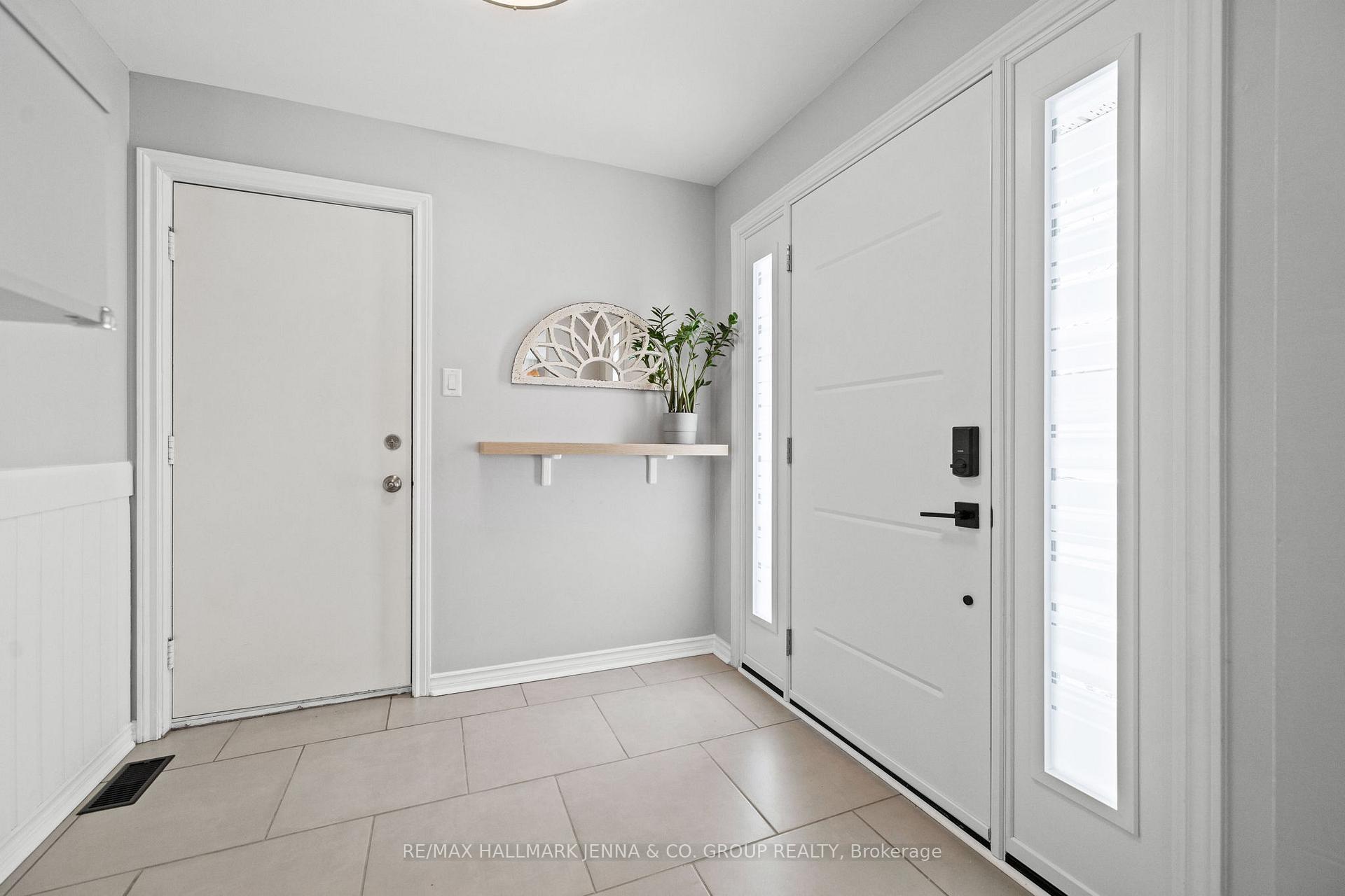 Photo 7 of 15 Bartley Crescent, Ottawa, Barrhaven - On the Green — HOMEH