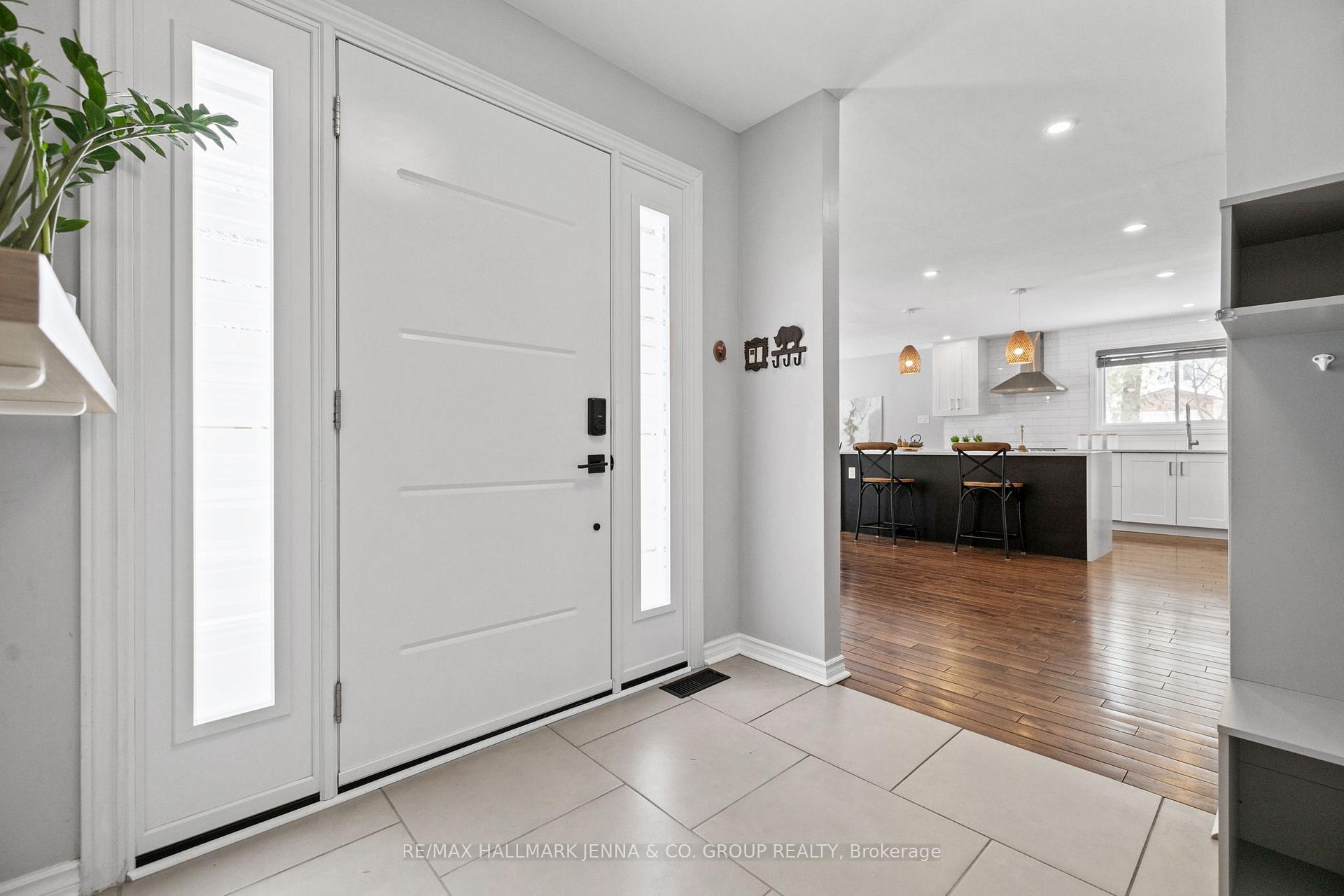 Photo 8 of 15 Bartley Crescent, Ottawa, Barrhaven - On the Green — HOMEH