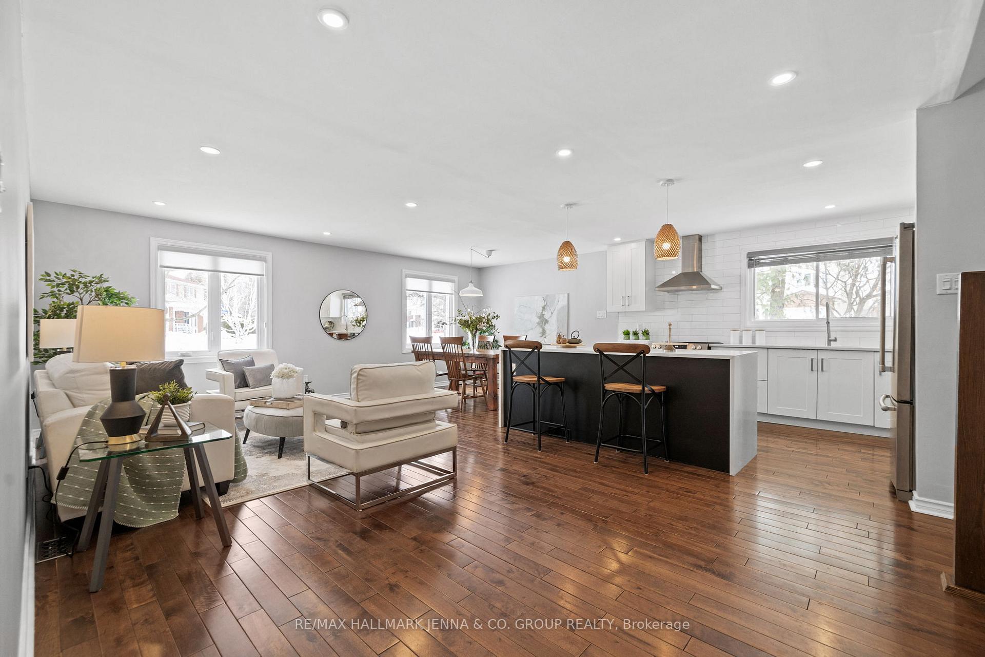 Photo 9 of 15 Bartley Crescent, Ottawa, Barrhaven - On the Green — HOMEH