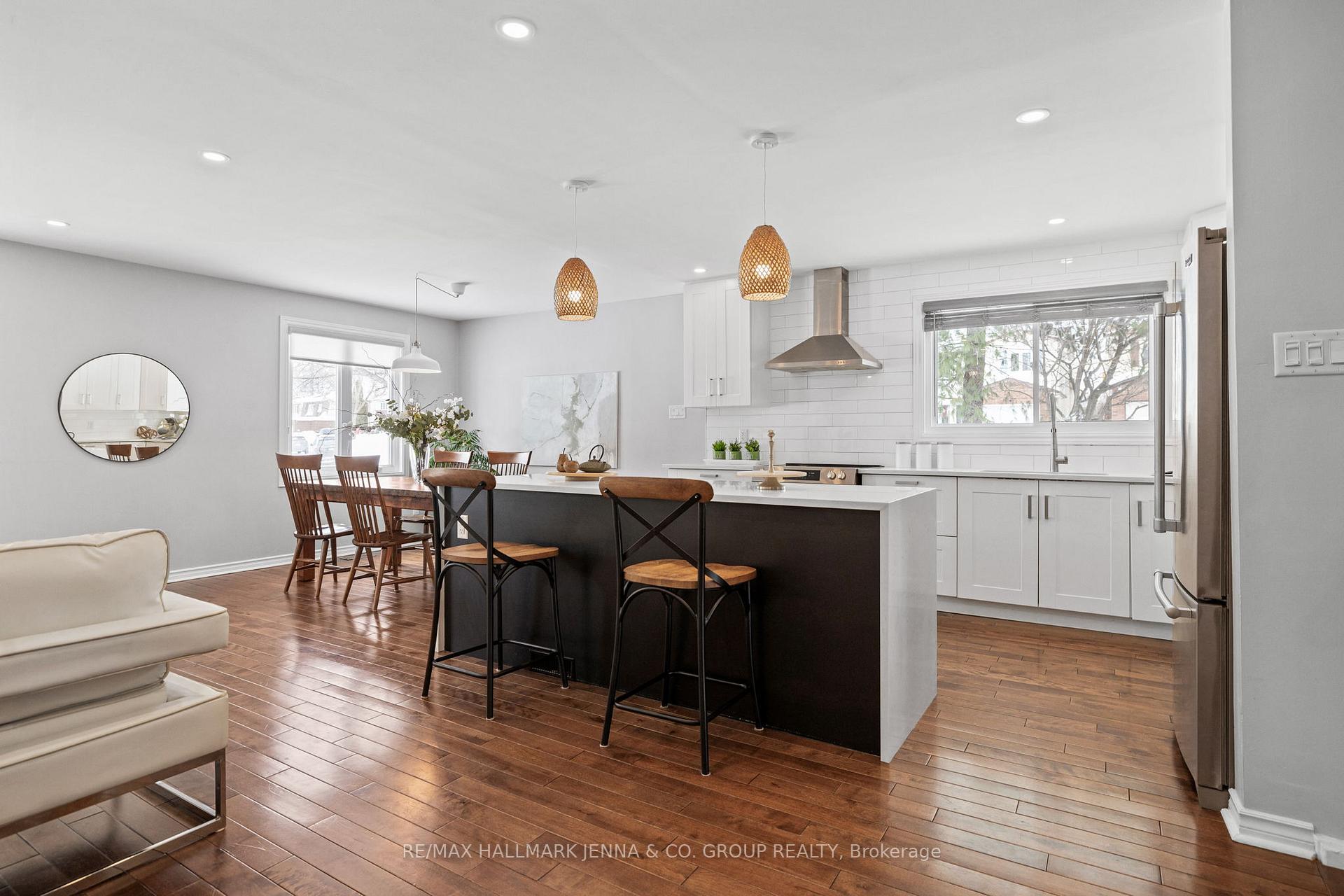 Photo 10 of 15 Bartley Crescent, Ottawa, Barrhaven - On the Green — HOMEH