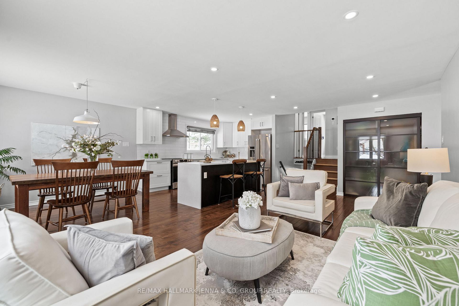 Photo 11 of 15 Bartley Crescent, Ottawa, Barrhaven - On the Green — HOMEH