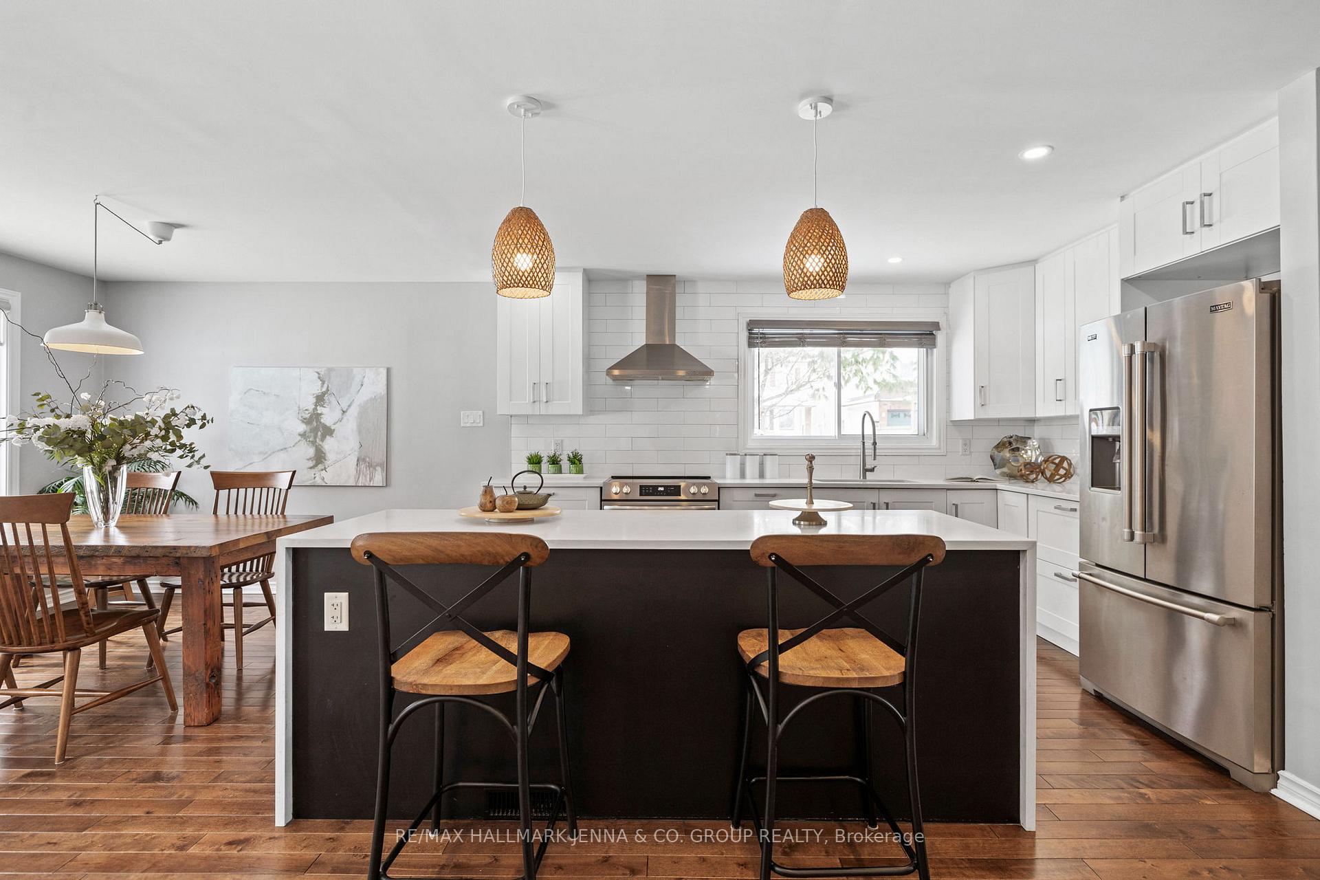 Photo 14 of 15 Bartley Crescent, Ottawa, Barrhaven - On the Green — HOMEH