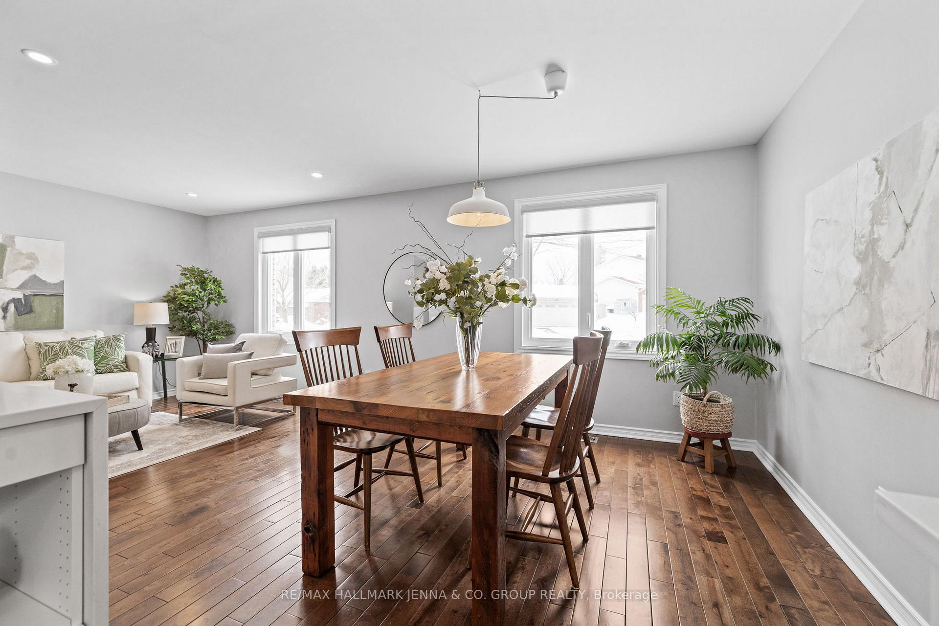 Photo 16 of 15 Bartley Crescent, Ottawa, Barrhaven - On the Green — HOMEH