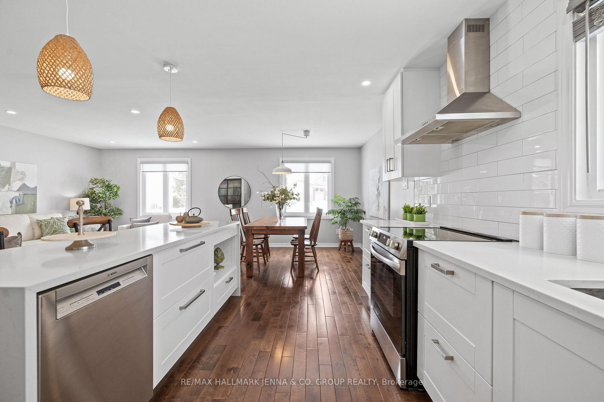 Photo 19 of 15 Bartley Crescent, Ottawa, Barrhaven - On the Green — HOMEH