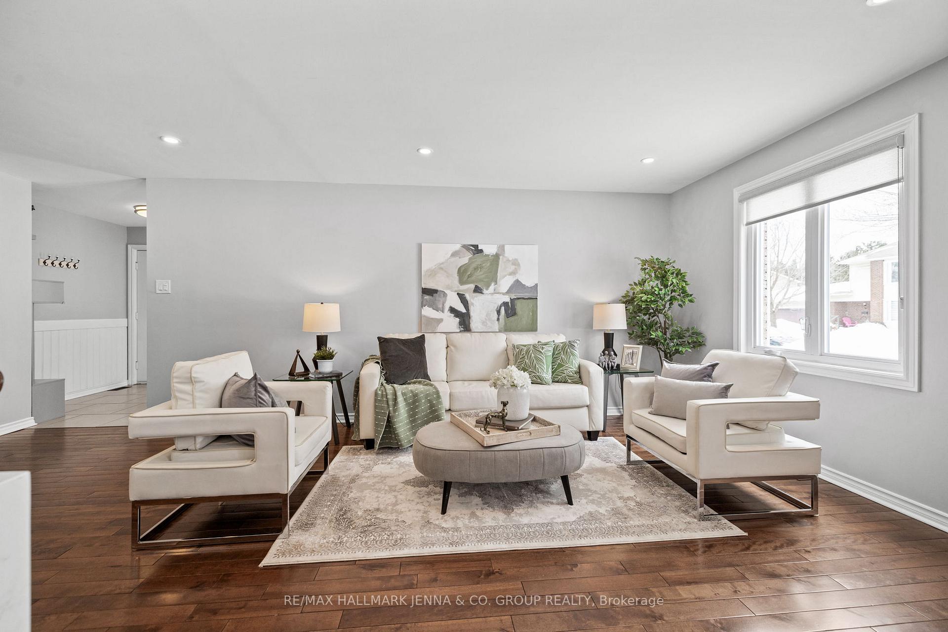 Photo 20 of 15 Bartley Crescent, Ottawa, Barrhaven - On the Green — HOMEH