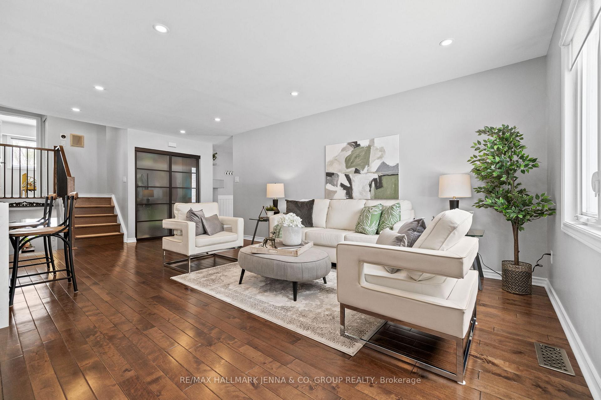 Photo 21 of 15 Bartley Crescent, Ottawa, Barrhaven - On the Green — HOMEH