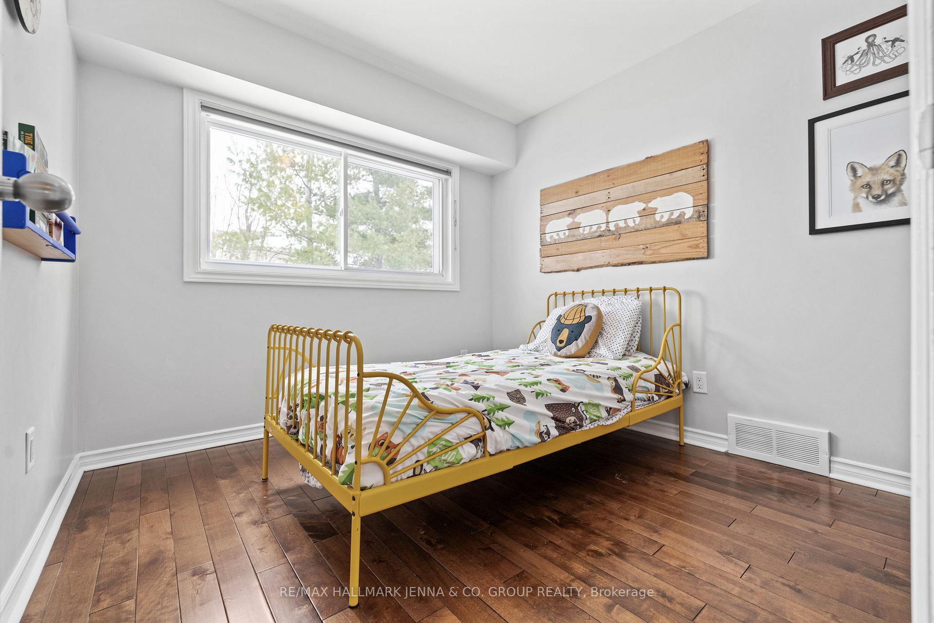 Photo 23 of 15 Bartley Crescent, Ottawa, Barrhaven - On the Green — HOMEH