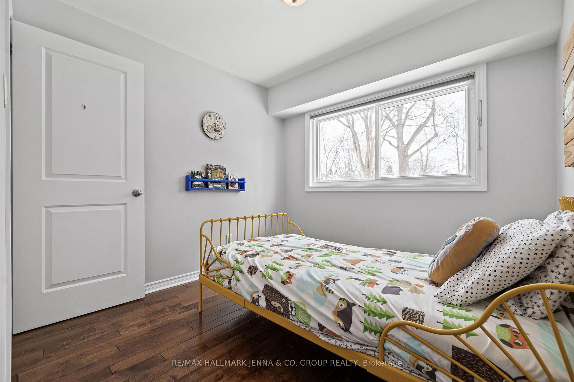 Photo 24 of 15 Bartley Crescent, Ottawa, Barrhaven - On the Green — HOMEH
