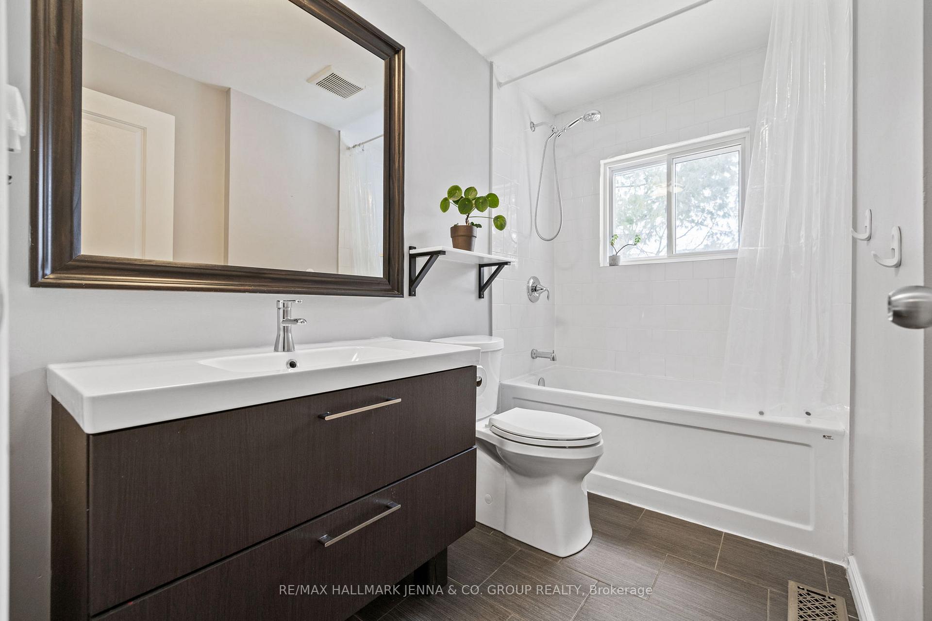 Photo 28 of 15 Bartley Crescent, Ottawa, Barrhaven - On the Green — HOMEH
