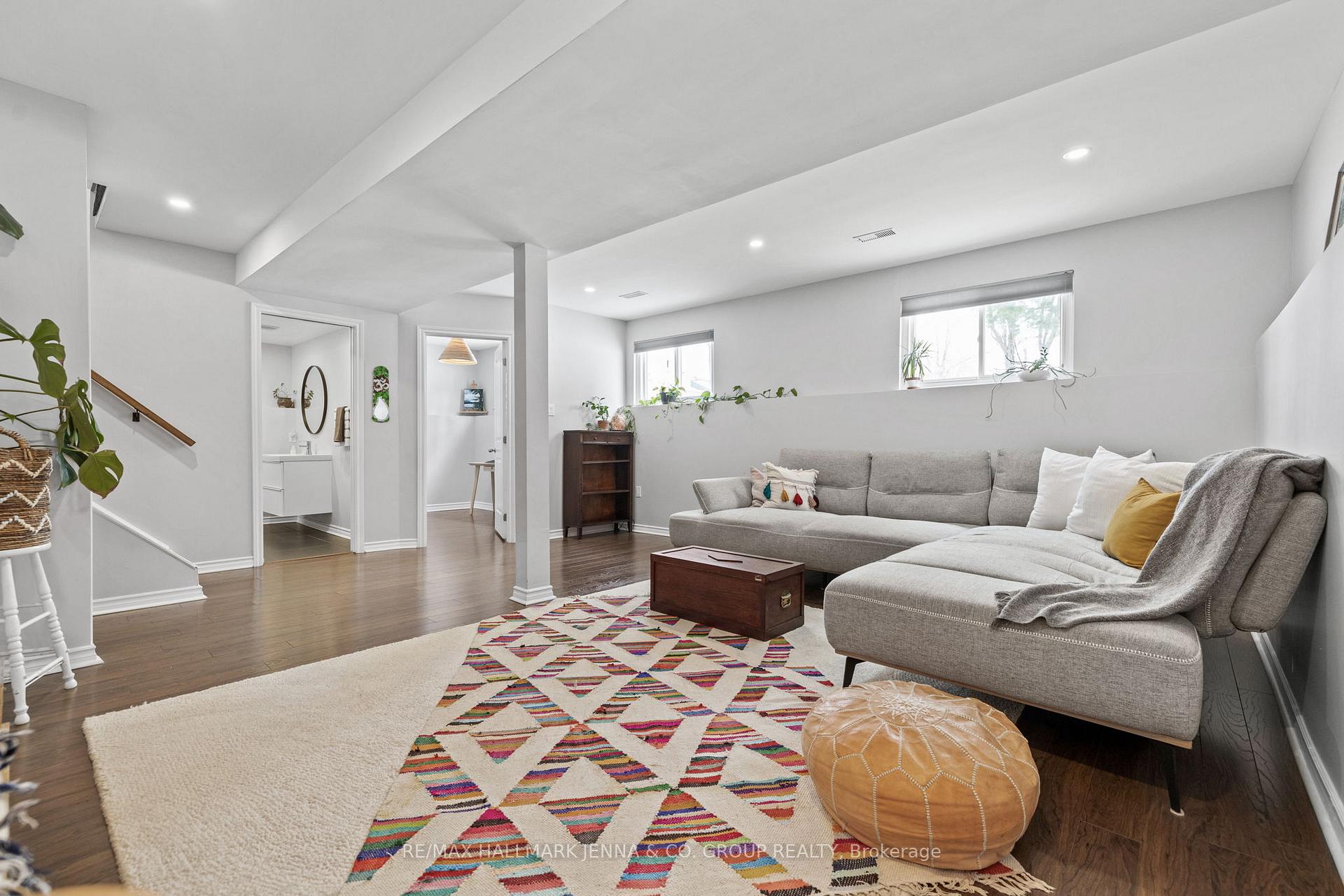 Photo 37 of 15 Bartley Crescent, Ottawa, Barrhaven - On the Green — HOMEH