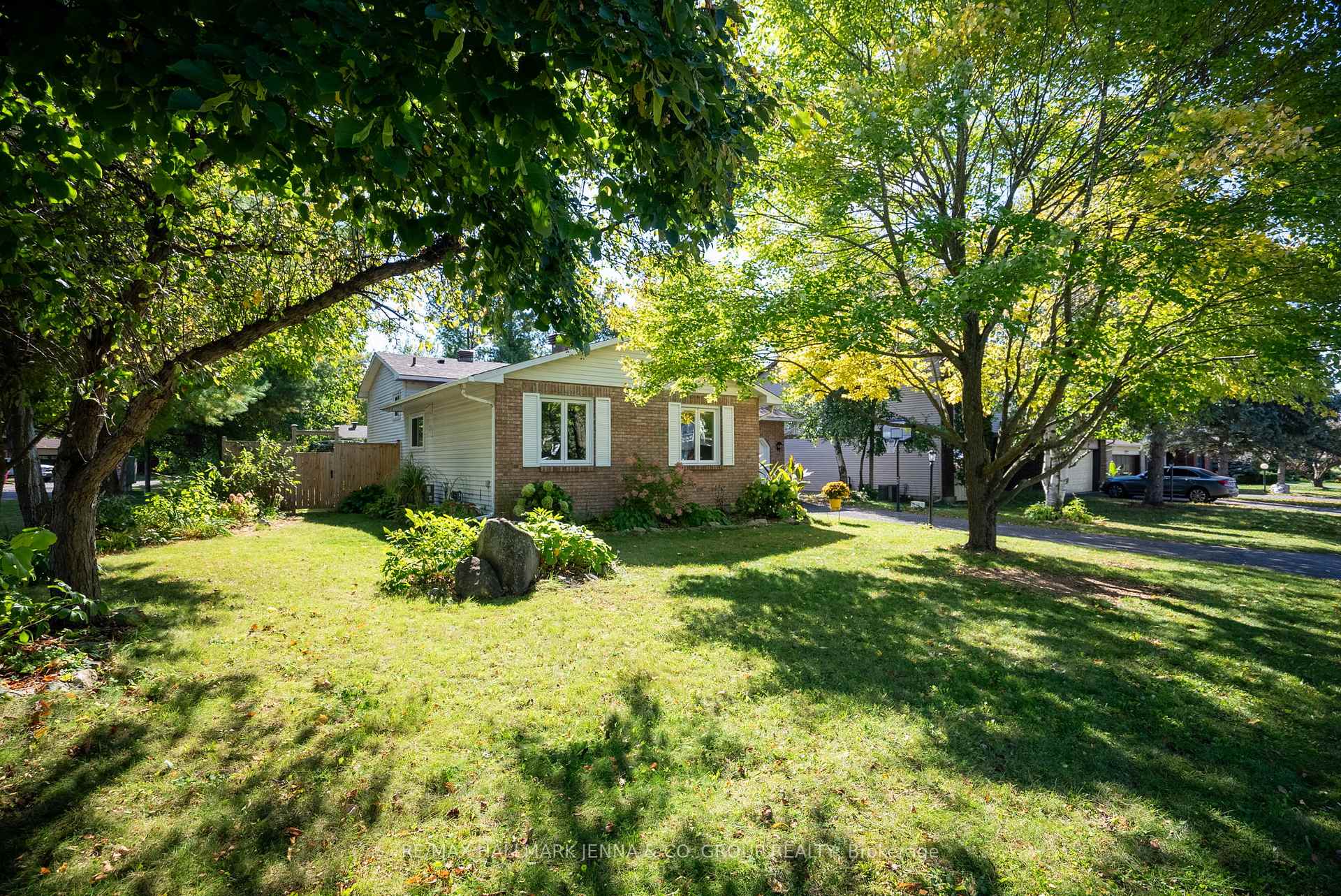Photo 42 of 15 Bartley Crescent, Ottawa, Barrhaven - On the Green — HOMEH