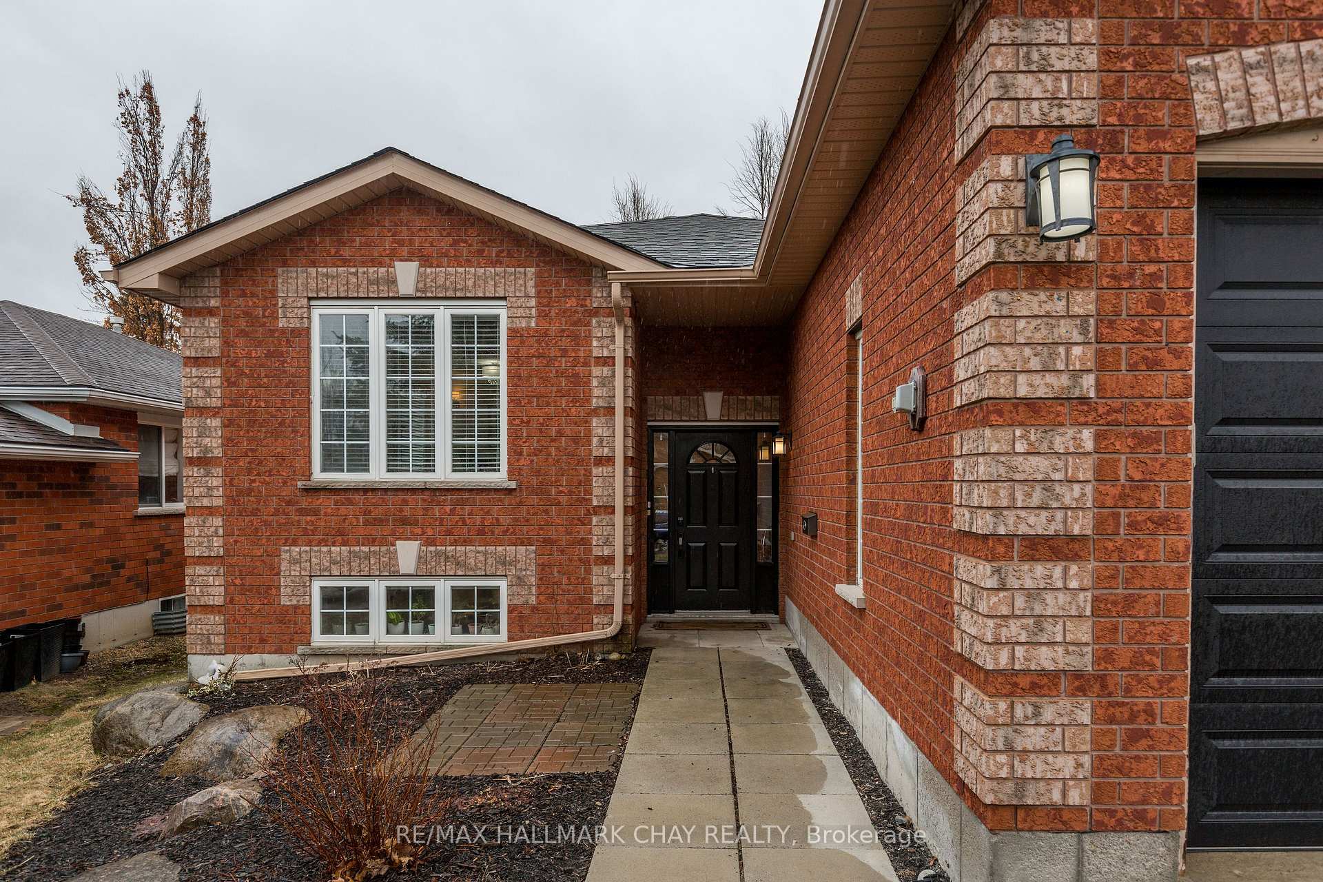 Photo 3 of 65 Osprey Ridge Road, Barrie, Little Lake — HOMEH