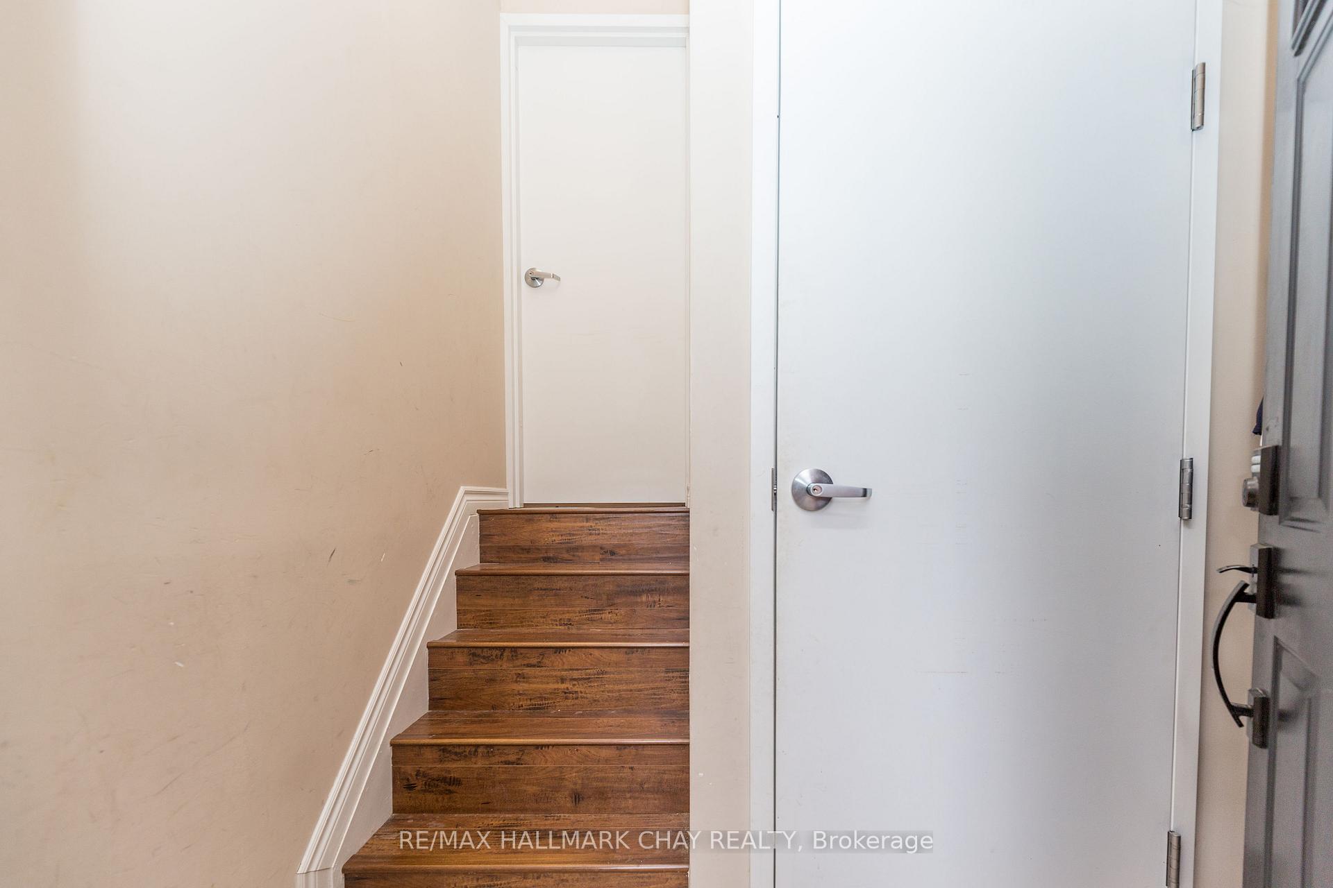 Photo 4 of 65 Osprey Ridge Road, Barrie, Little Lake — HOMEH