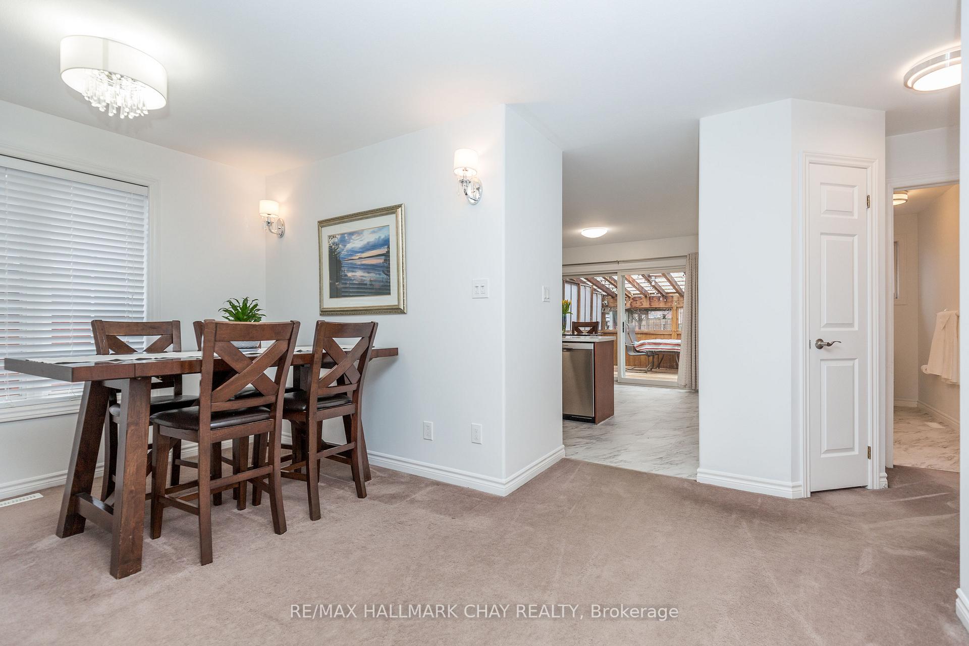 Photo 5 of 65 Osprey Ridge Road, Barrie, Little Lake — HOMEH