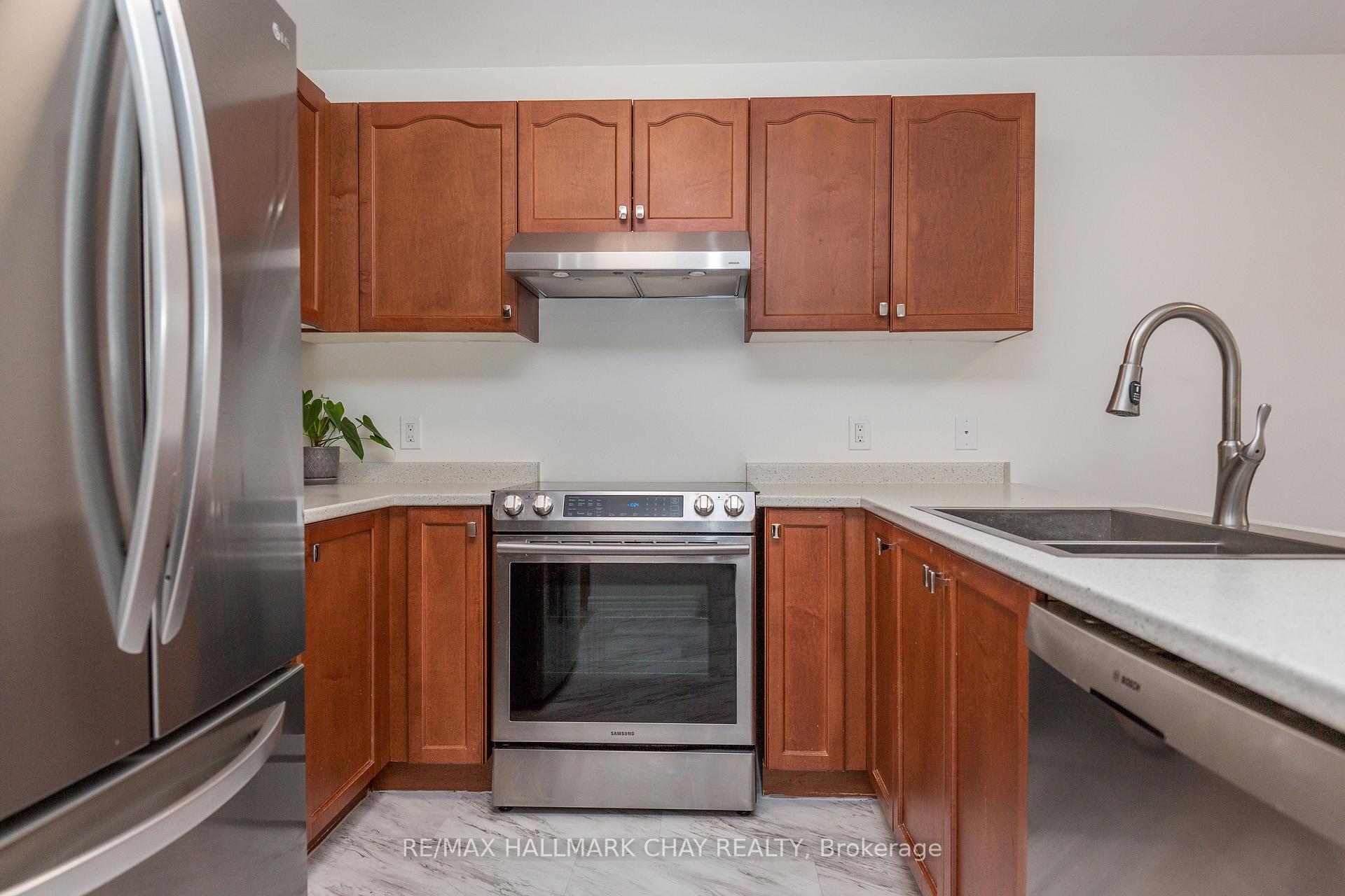 Photo 12 of 65 Osprey Ridge Road, Barrie, Little Lake — HOMEH