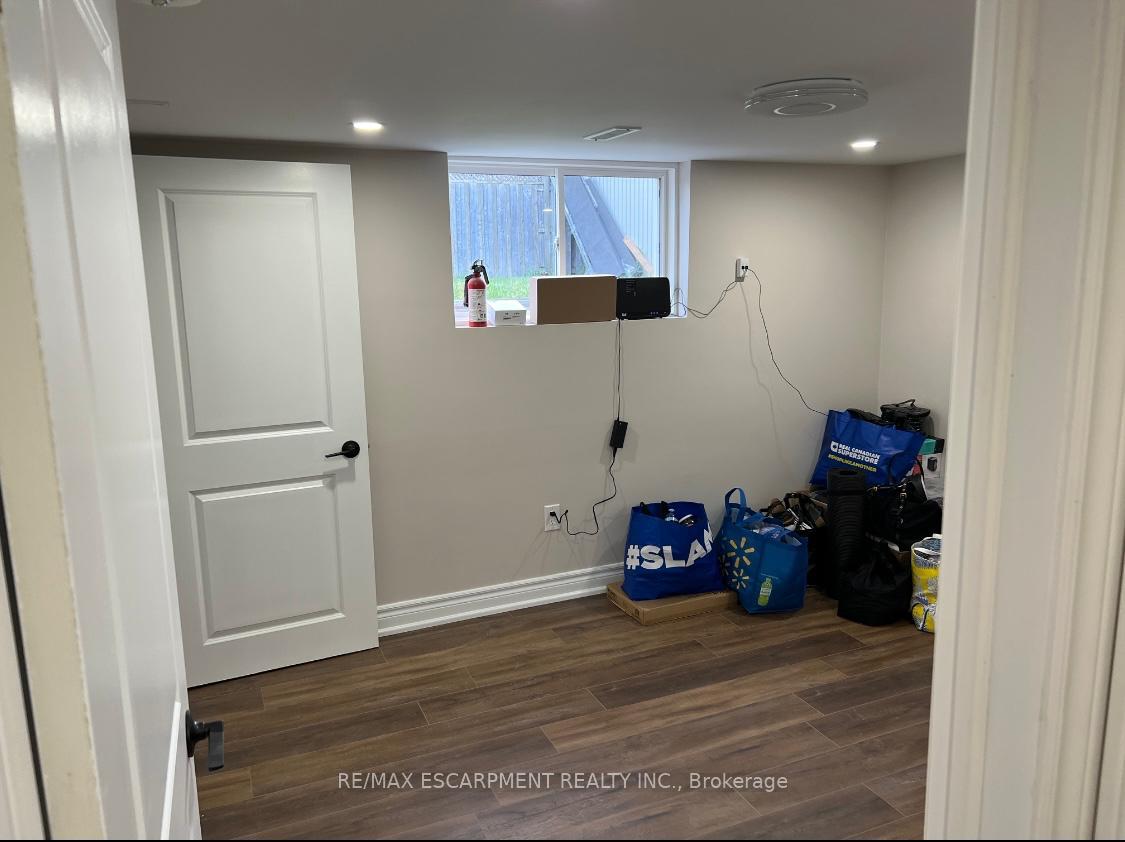 Photo 9 of 49 Gretna Drive, Brampton, Northwood Park — HOMEH