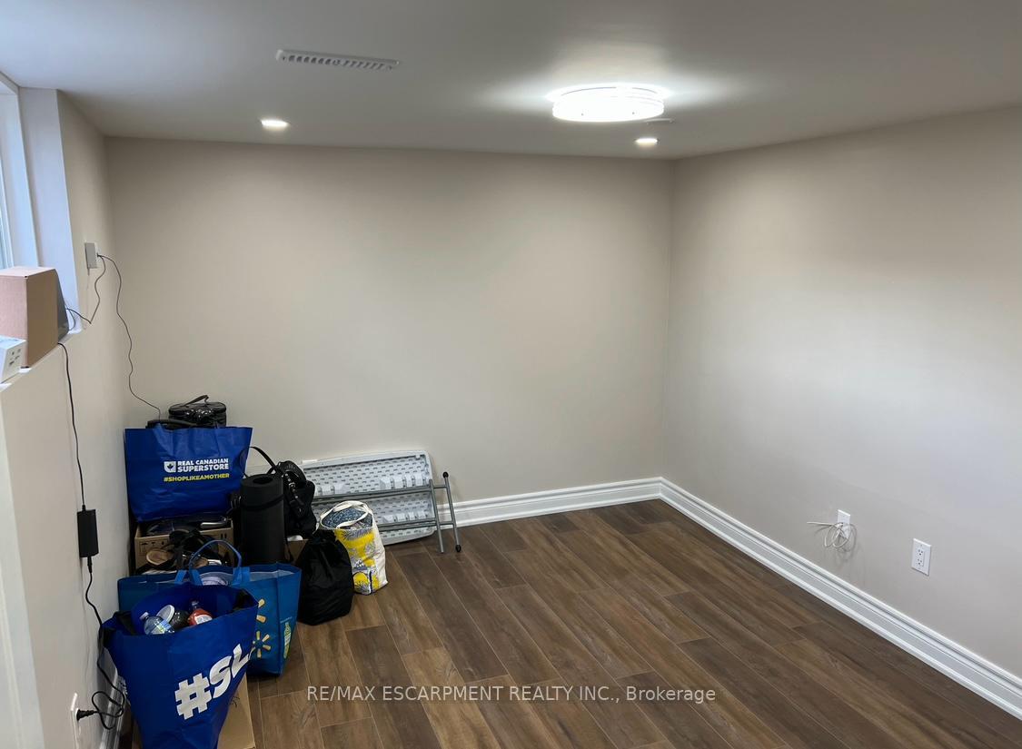 Photo 11 of 49 Gretna Drive, Brampton, Northwood Park — HOMEH