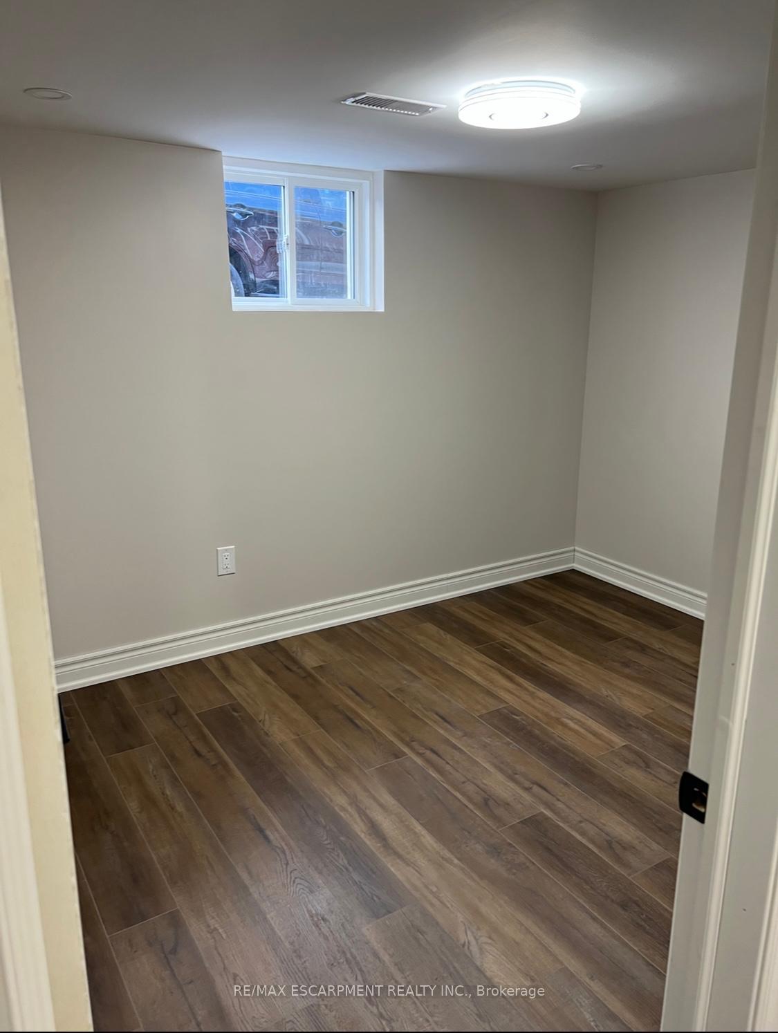 Photo 4 of 49 Gretna Drive, Brampton, Northwood Park — HOMEH